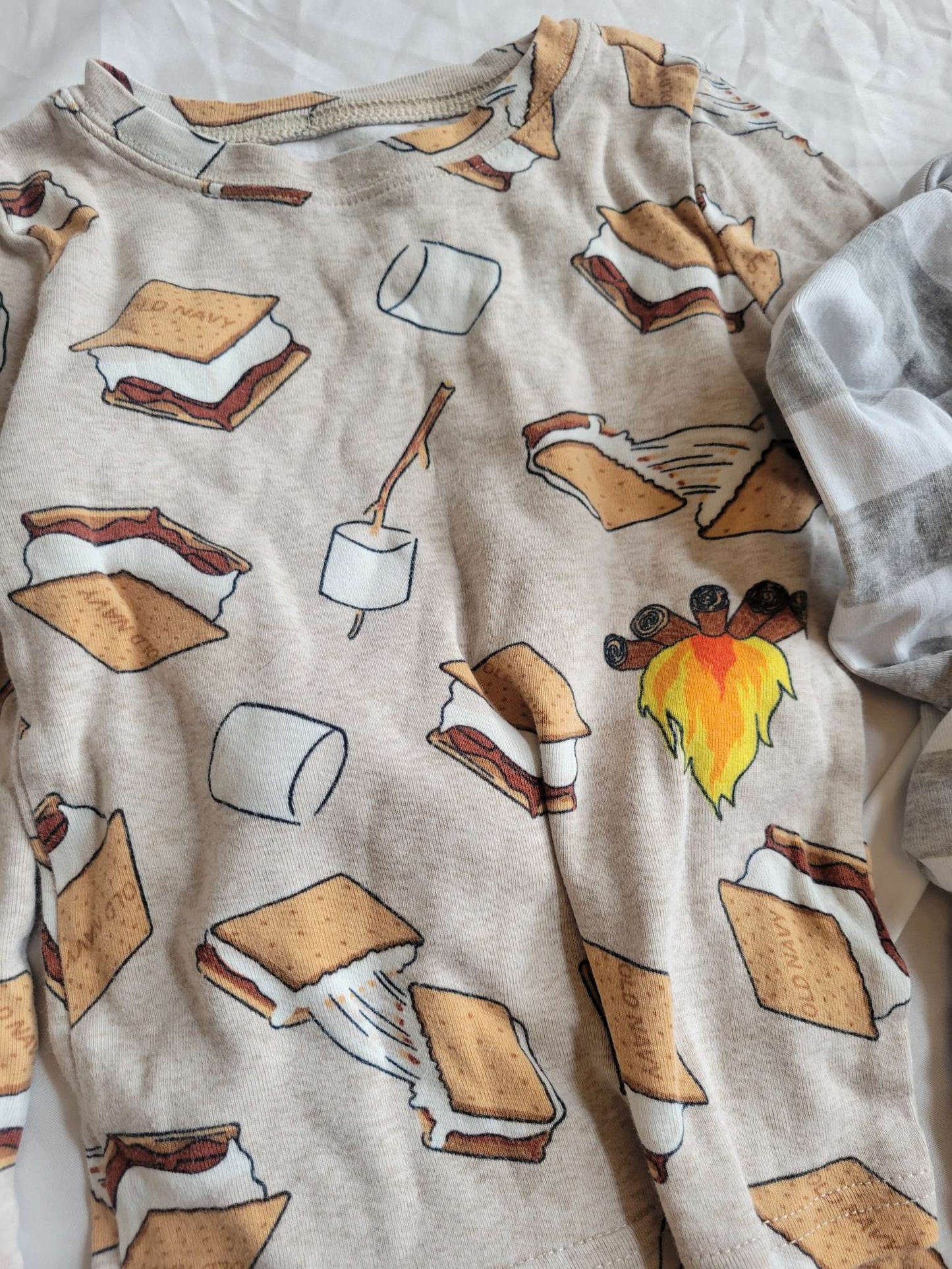 2 Pjs - Food Theme (S'mores and Breakfast) 4T , Kids 4/4T