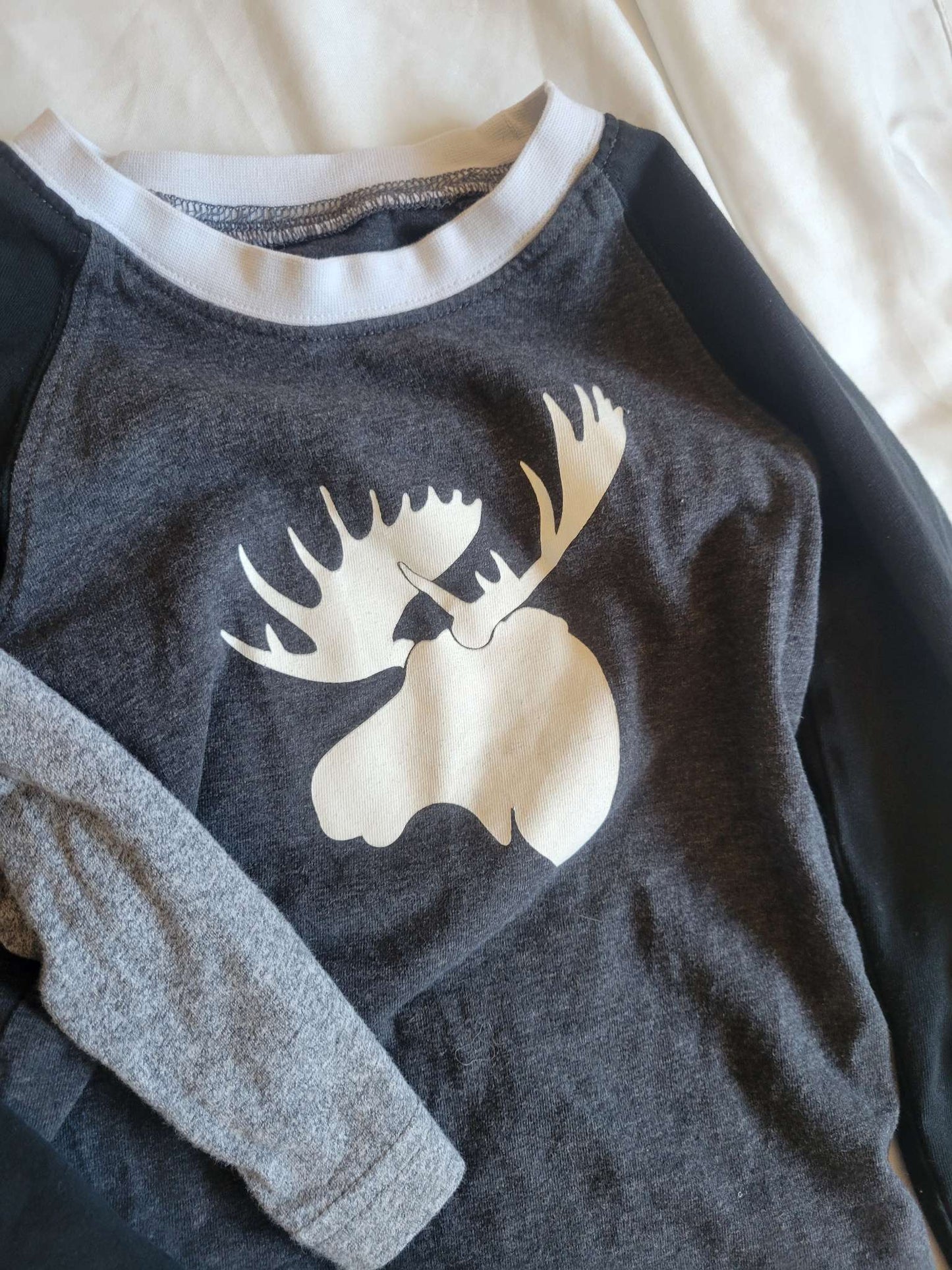2 Long sleeve shirts - Roots Beaver / Lola Taylor Moose , Kids 3T