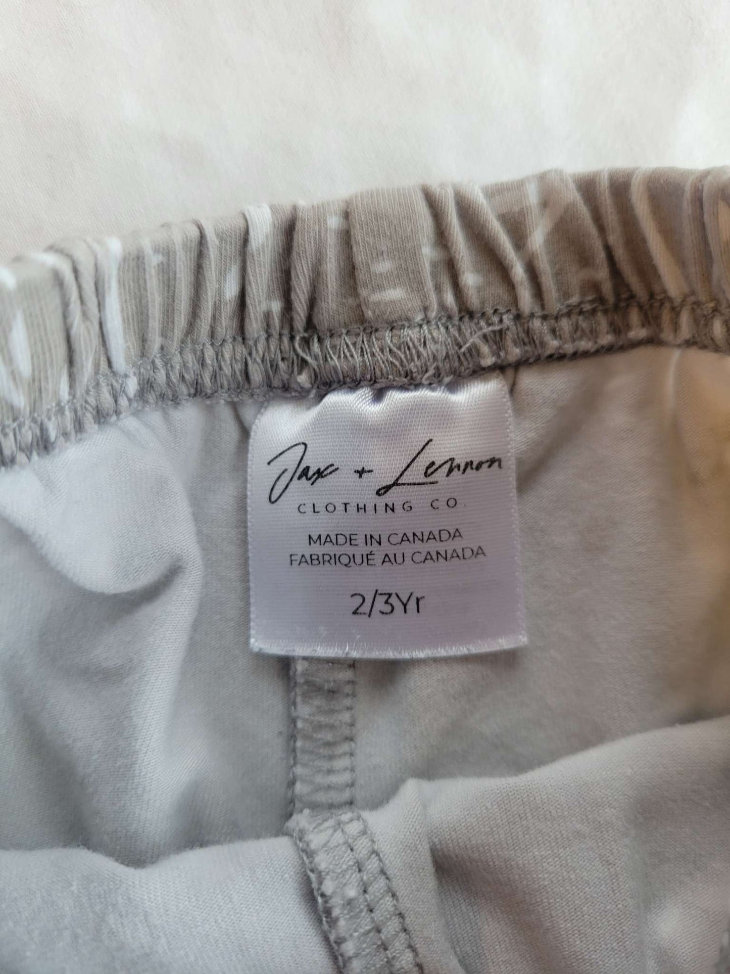 Jax Lennon Shorts - Light Gray with White Line Design - Size 2/3, Kids 2T