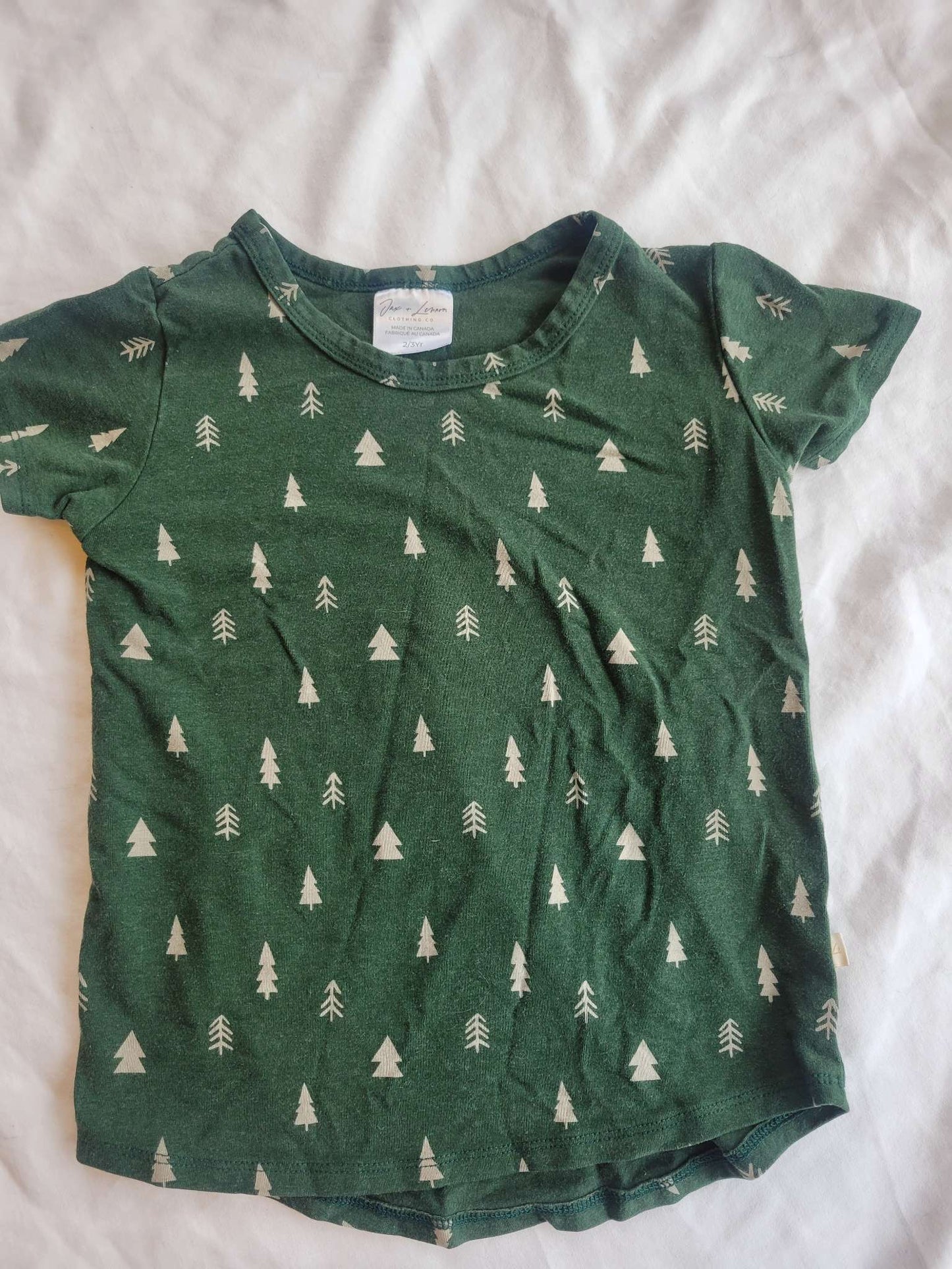 Jax Lennon - Christmas Tree tshirt - 2/3 Size - Excellent Used Condition, Kids 2T