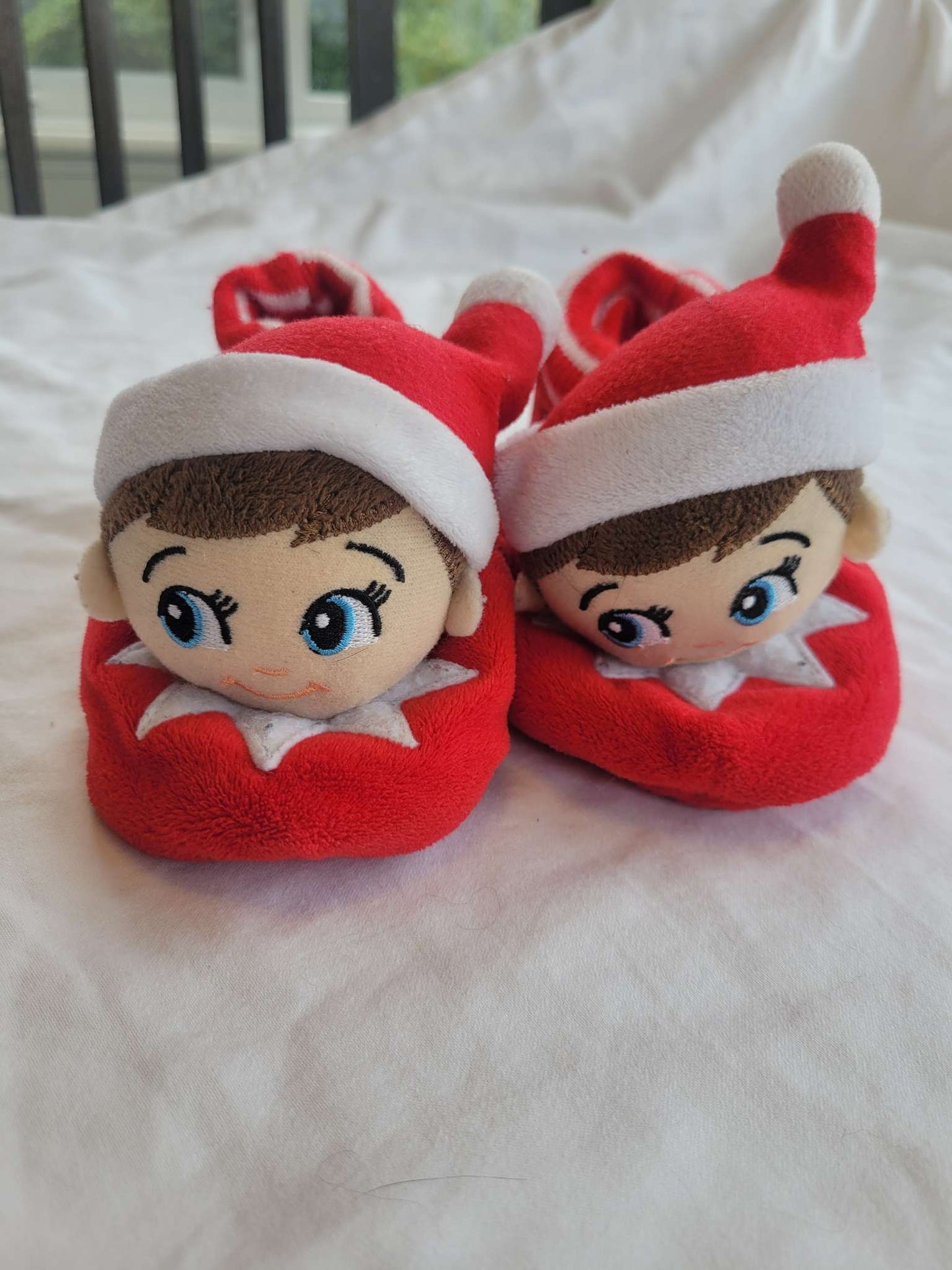 Elf on the shelf Slippers - Size M - Size 7/8c, Shoes 7 (Walkers:12-24 mth)