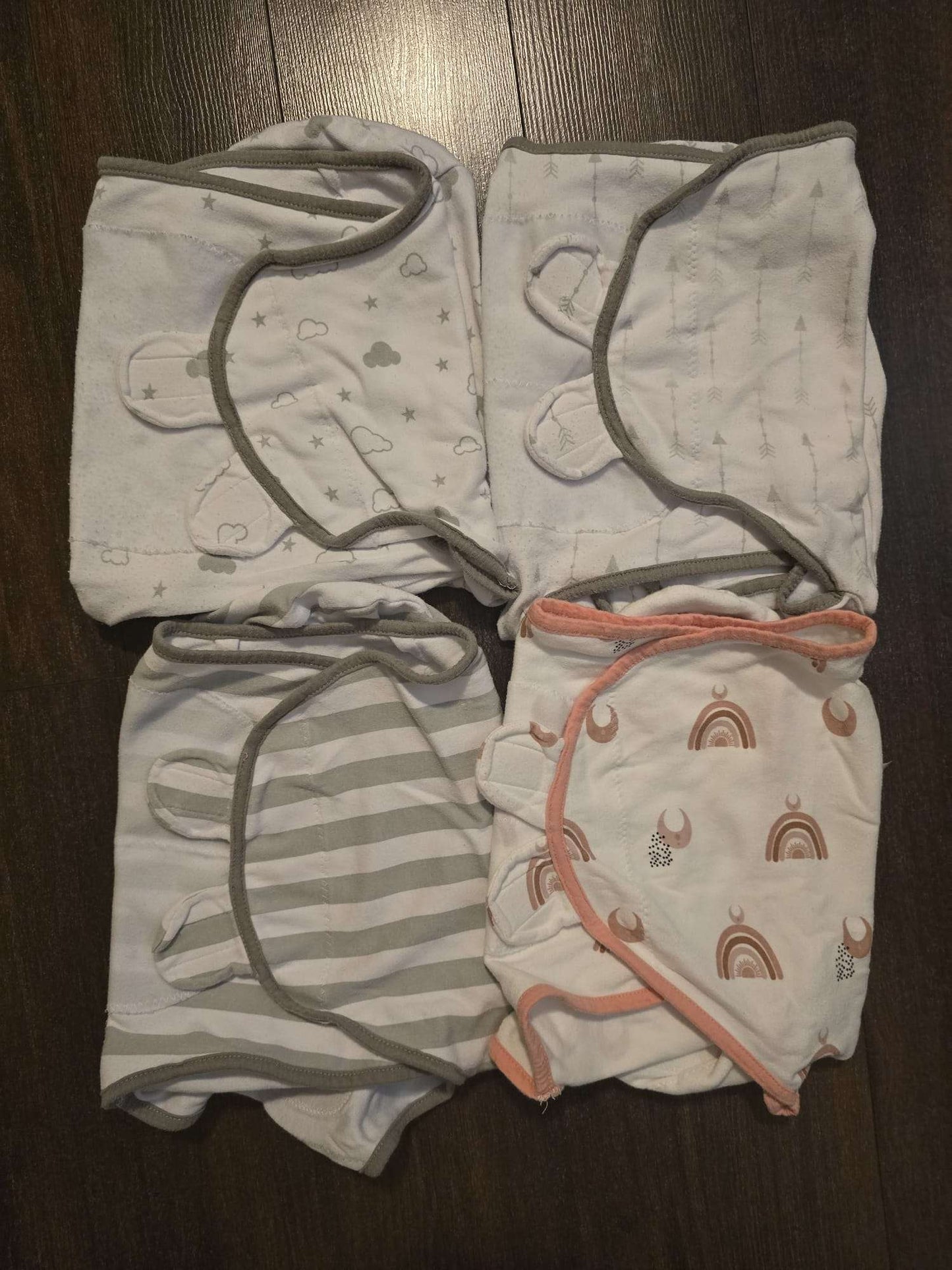4 velcro swaddles size up to 3 months, 0-3 Months (Newborn)
