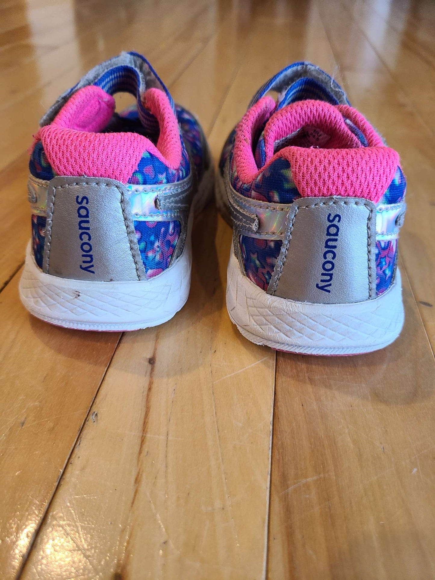 Saucony girls runners Size 8.5 Purple, Shoes 8.5 (Toddler:2-4yr)