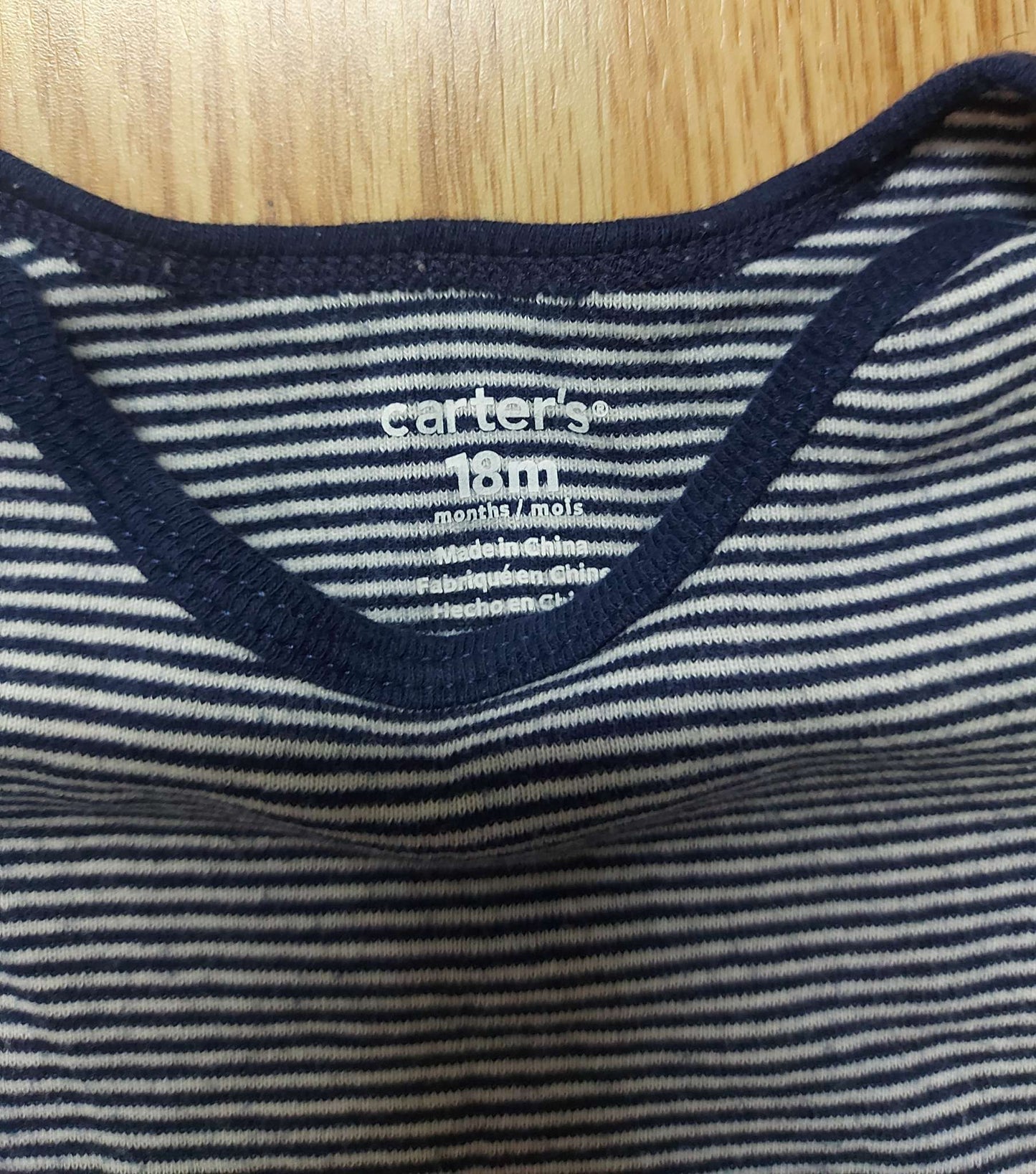 2 Carter's onesies - size 18 months, Kids 18 Month (12-18M)