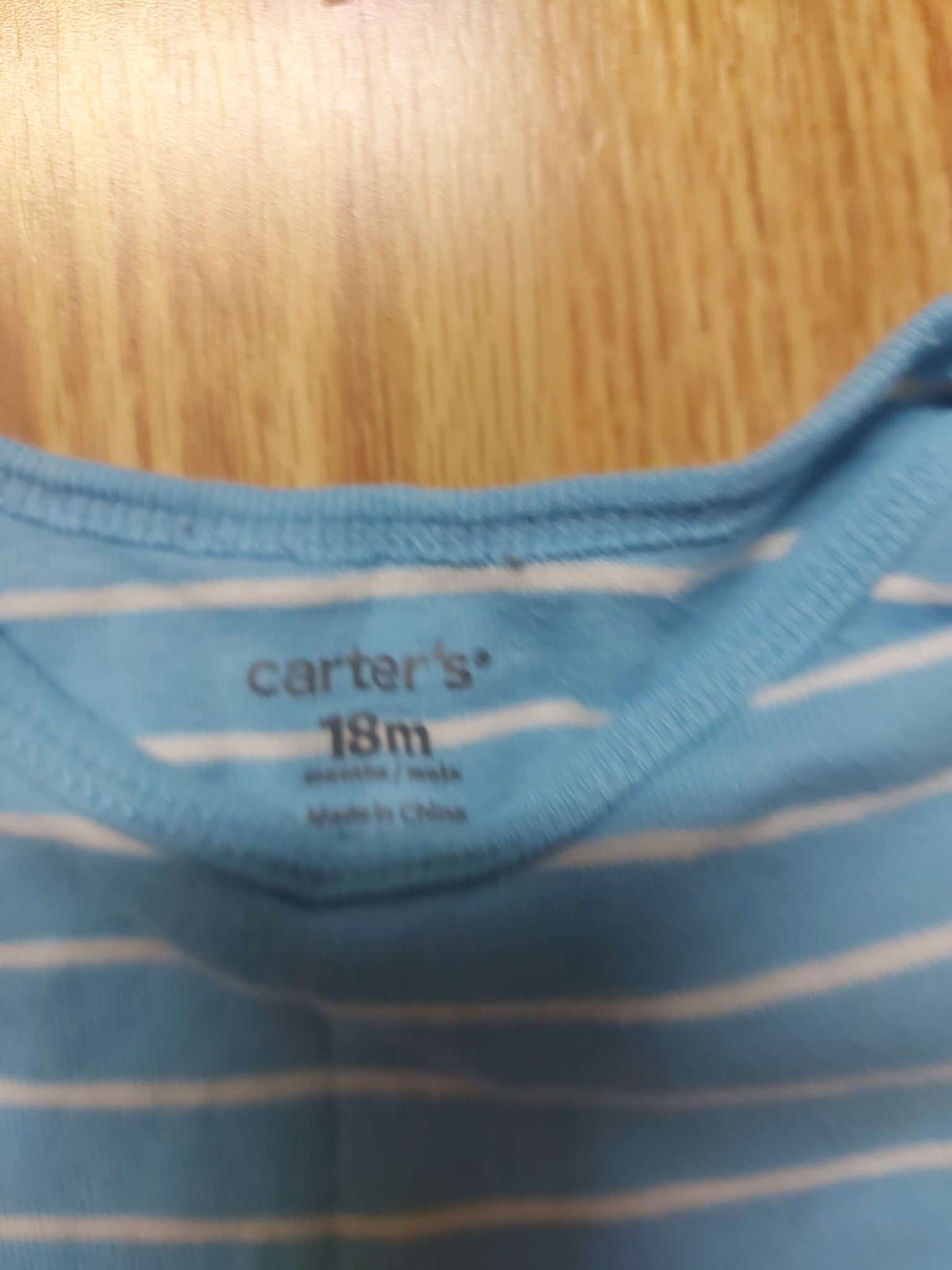 2 Carter's onesies - size 18 months, Kids 18 Month (12-18M)