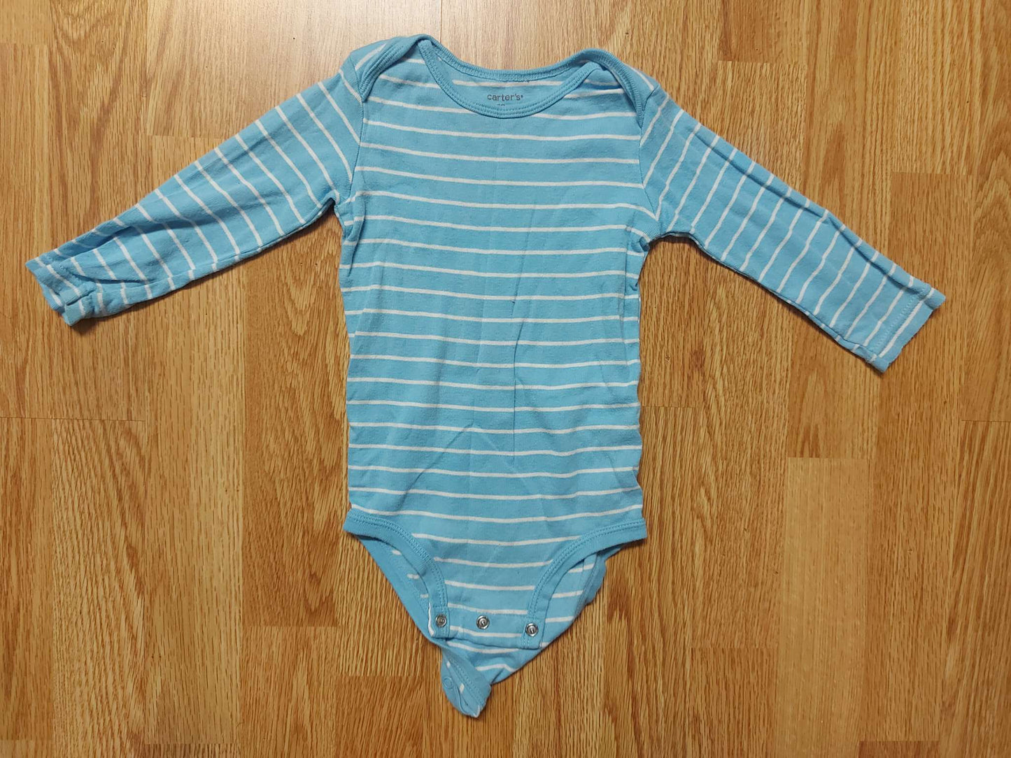 2 Carter's onesies - size 18 months, Kids 18 Month (12-18M)