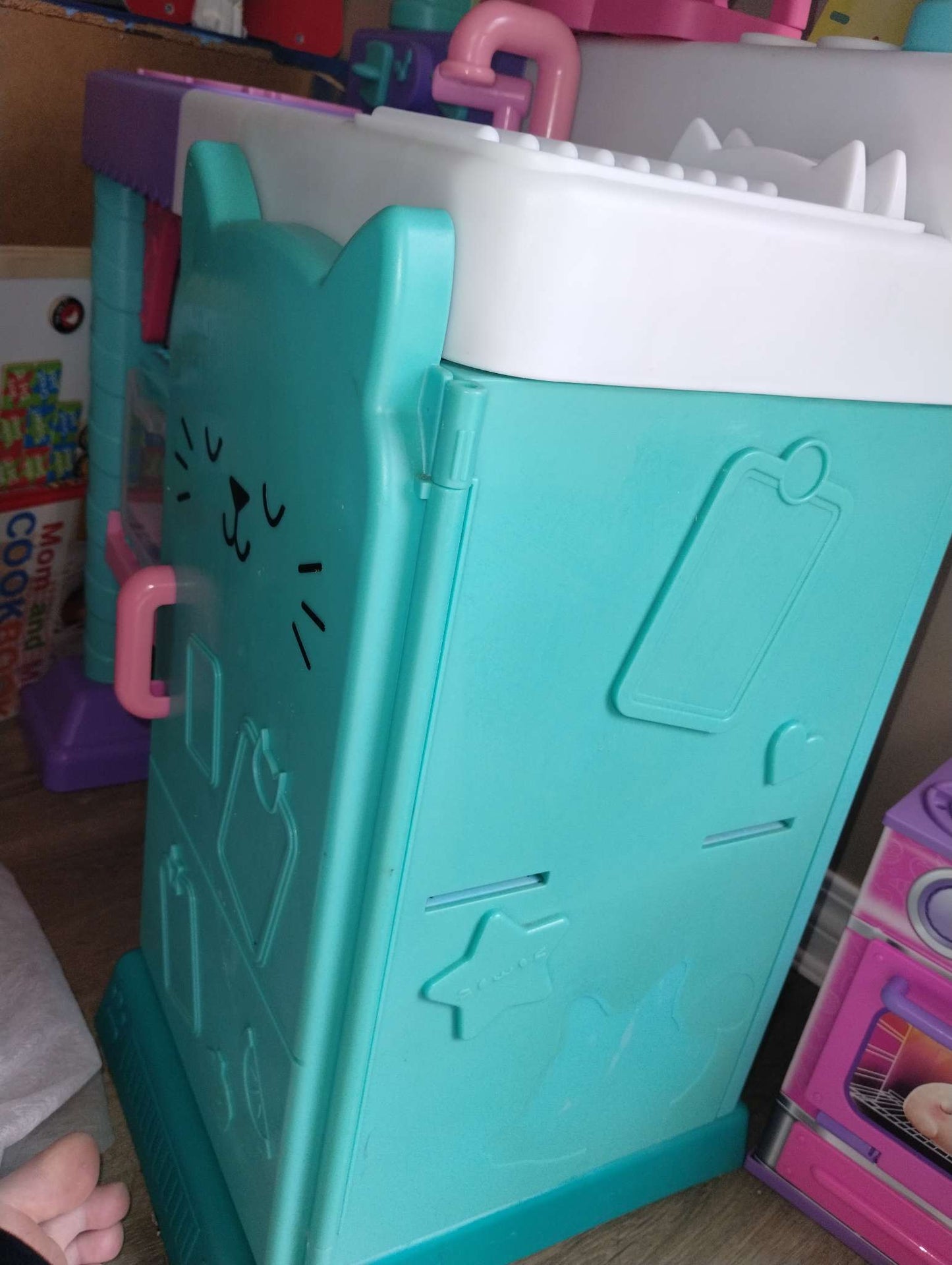 Gabby dollhouse kitchen and toaster oven