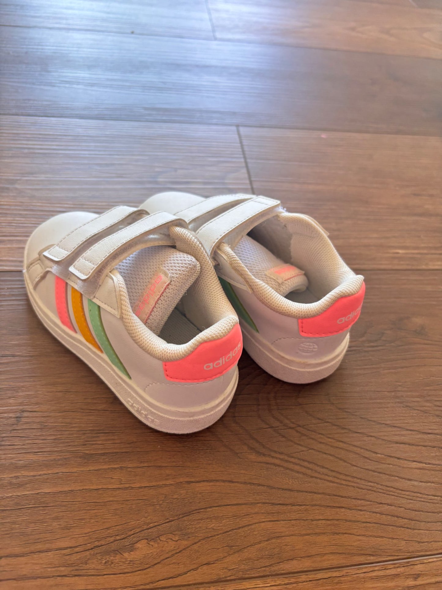 Girls tennis shoes , Shoes 7 (Walkers:12-24 mth)