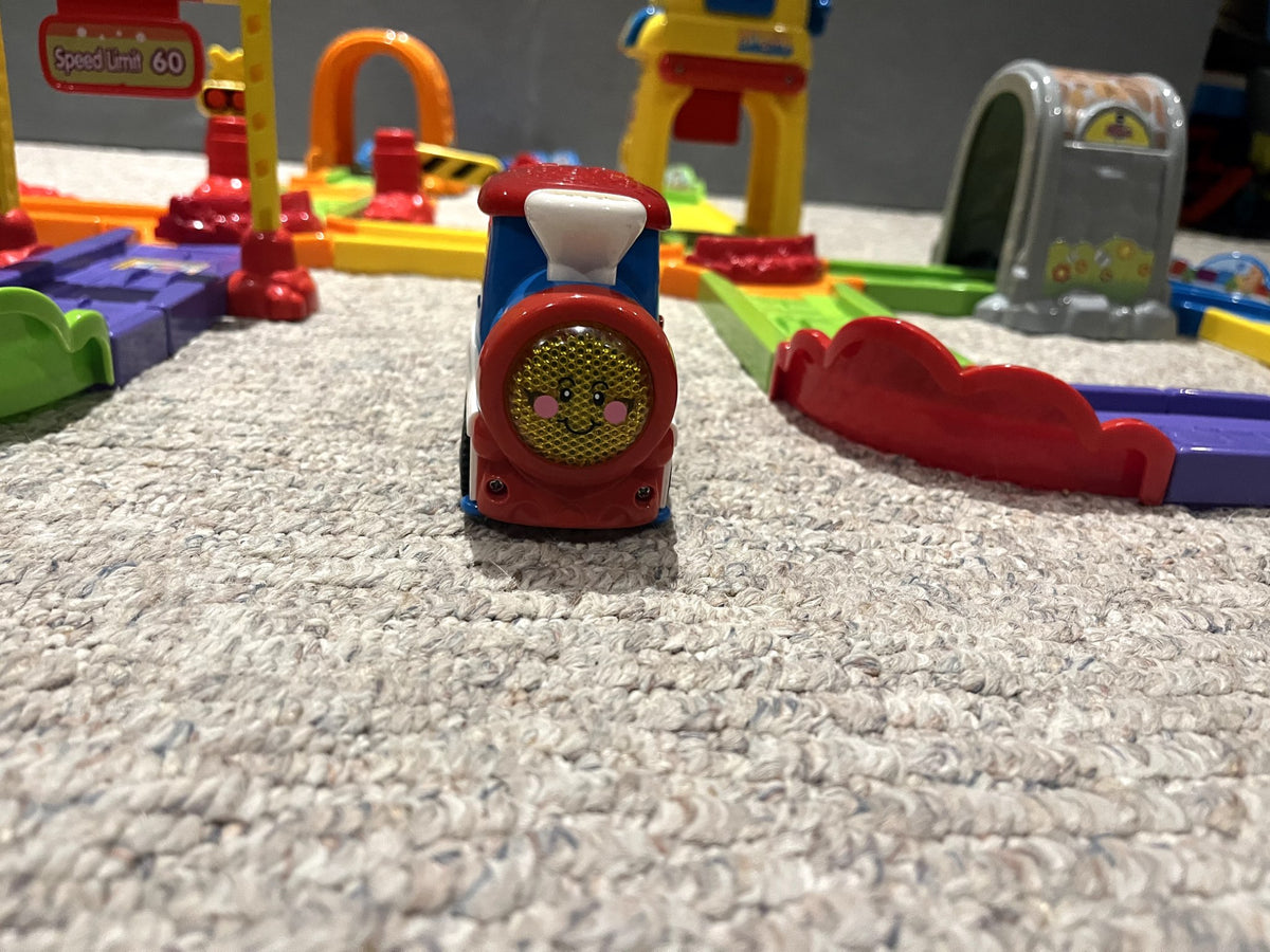 VTech Go! Go! Smart Wheels Chug & Go Railroad Set