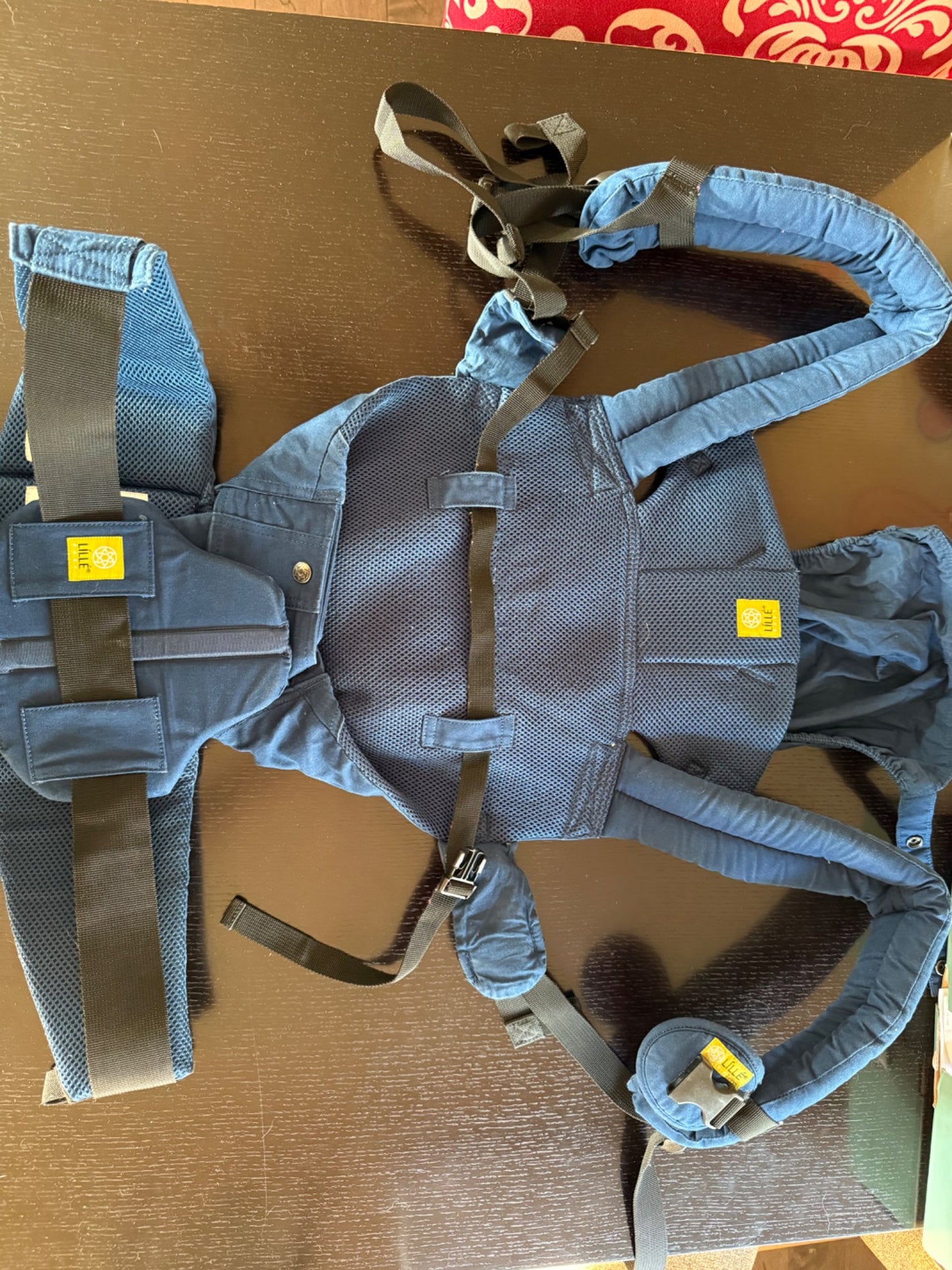Baby carrier by Lille Baby
