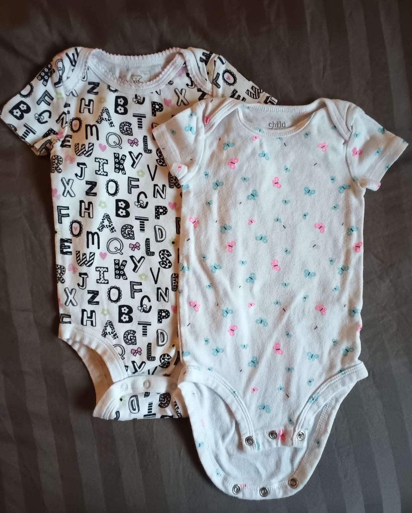 2 pack 9 mos Onsies, Kids 9 Month (6-9M)