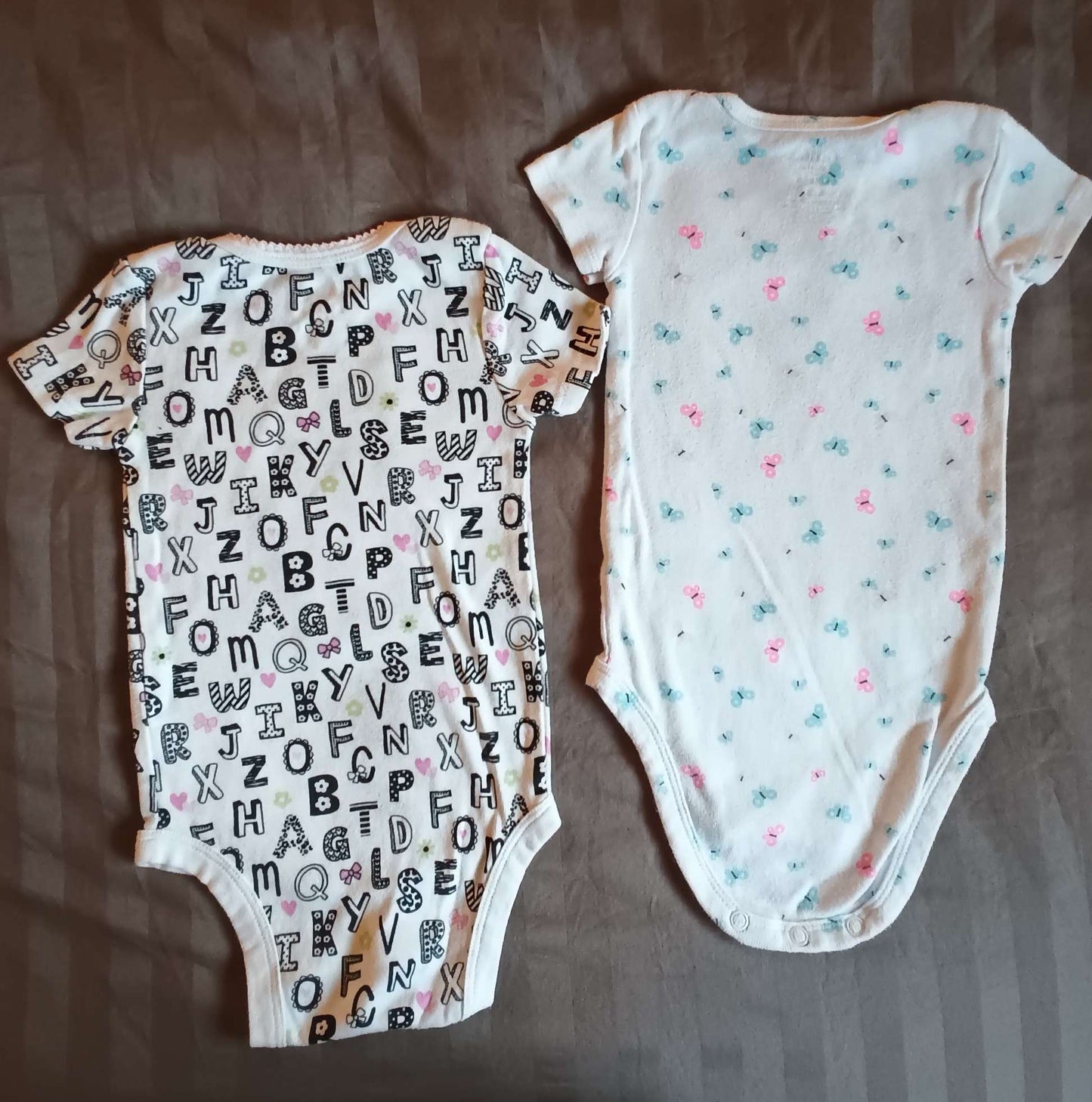 2 pack 9 mos Onsies, Kids 9 Month (6-9M)