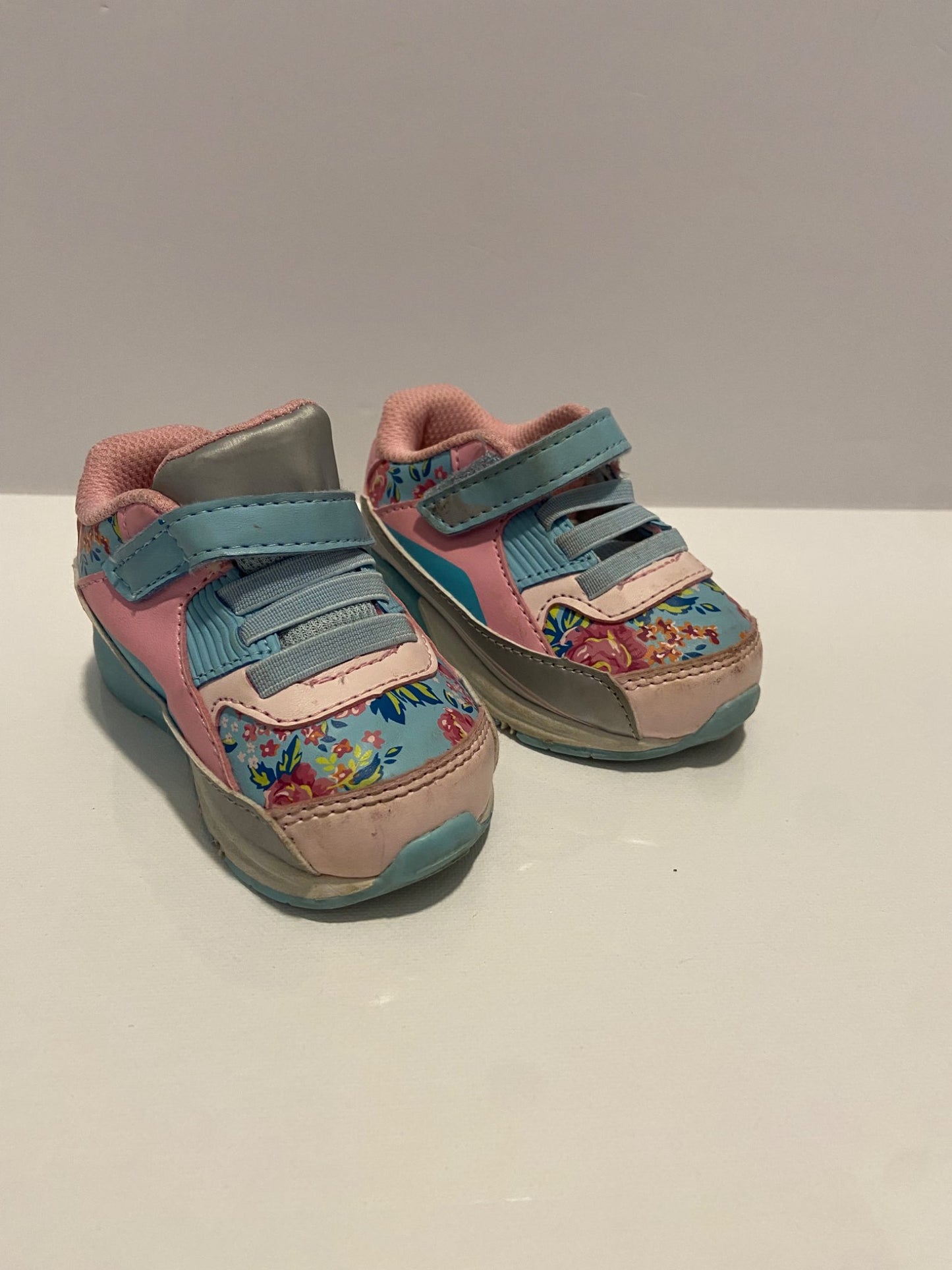 Athletic Works sneakers - size 4, Shoes 4 (Baby: 0-12 mth)