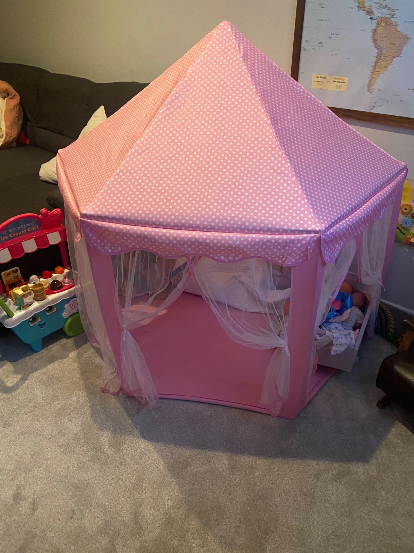 Pink play tent
