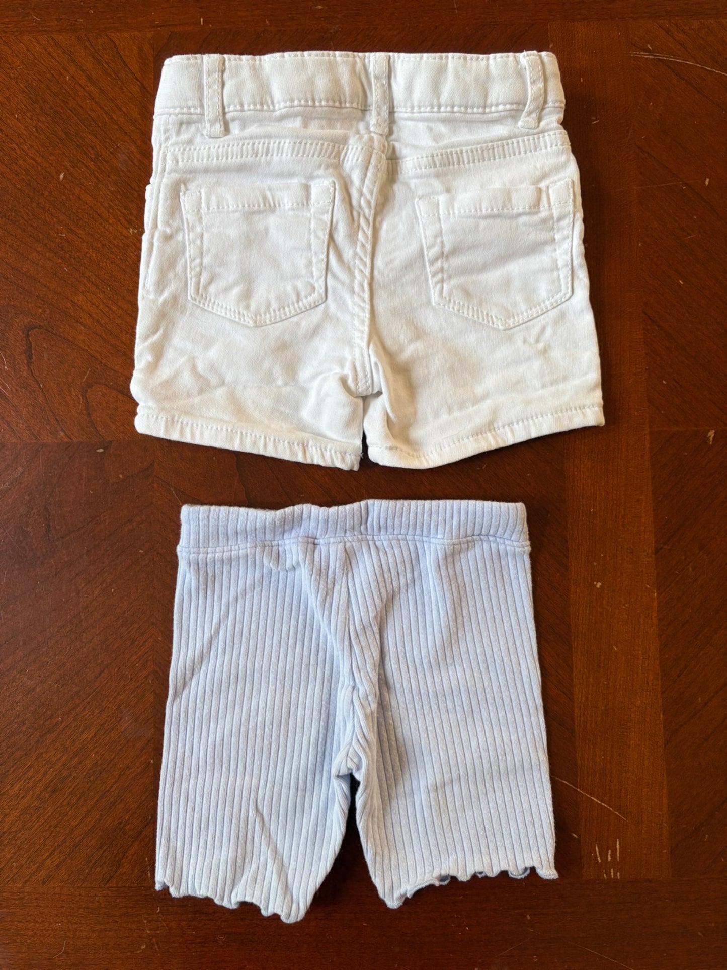 3 pcs Girls Mommy’s Mini Shorts Outfit Bundle (Retails $24), Kids 3T