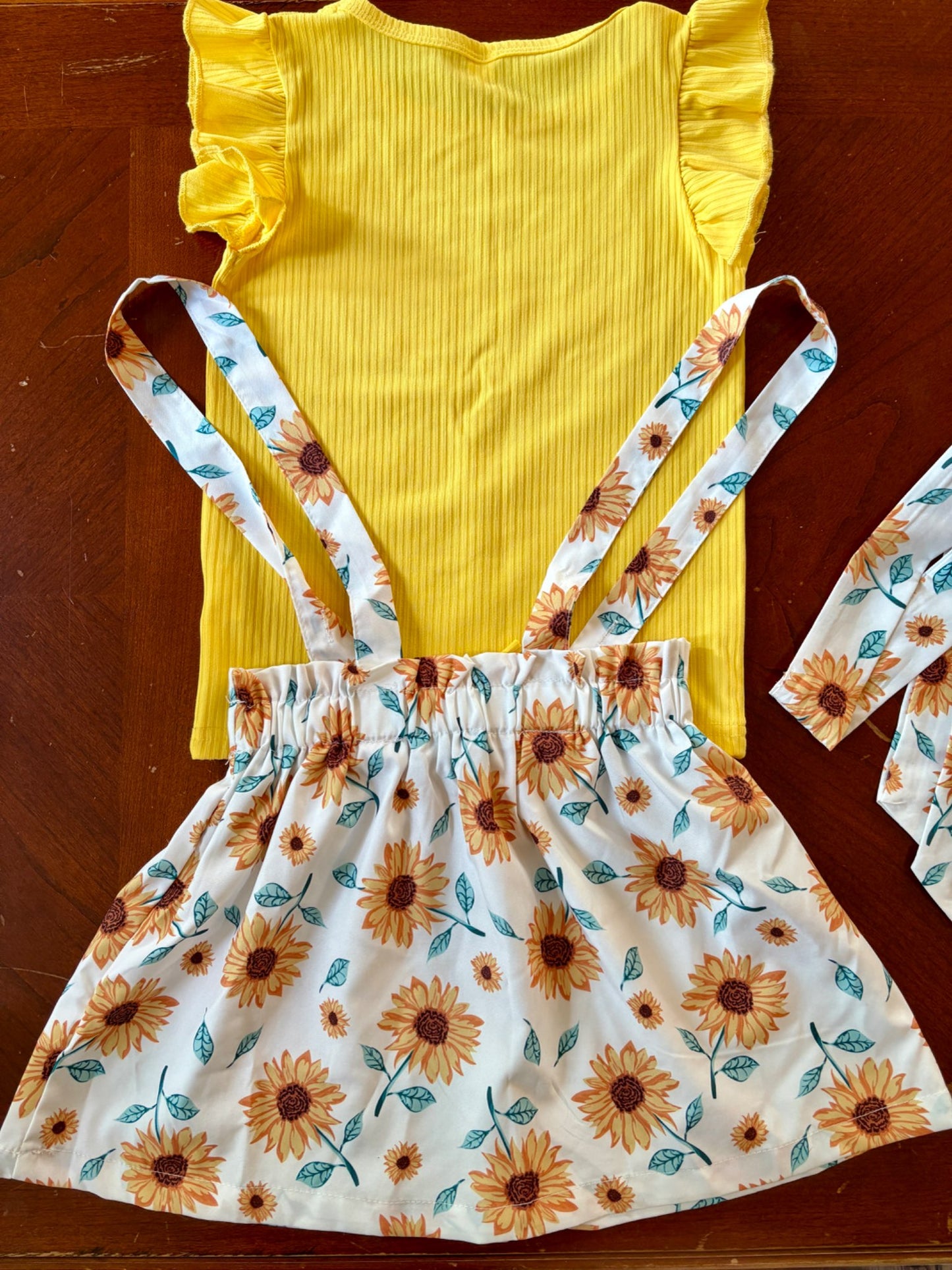 3 pcs Girls Sunflower Outfit (Retails $35), Kids 4/4T