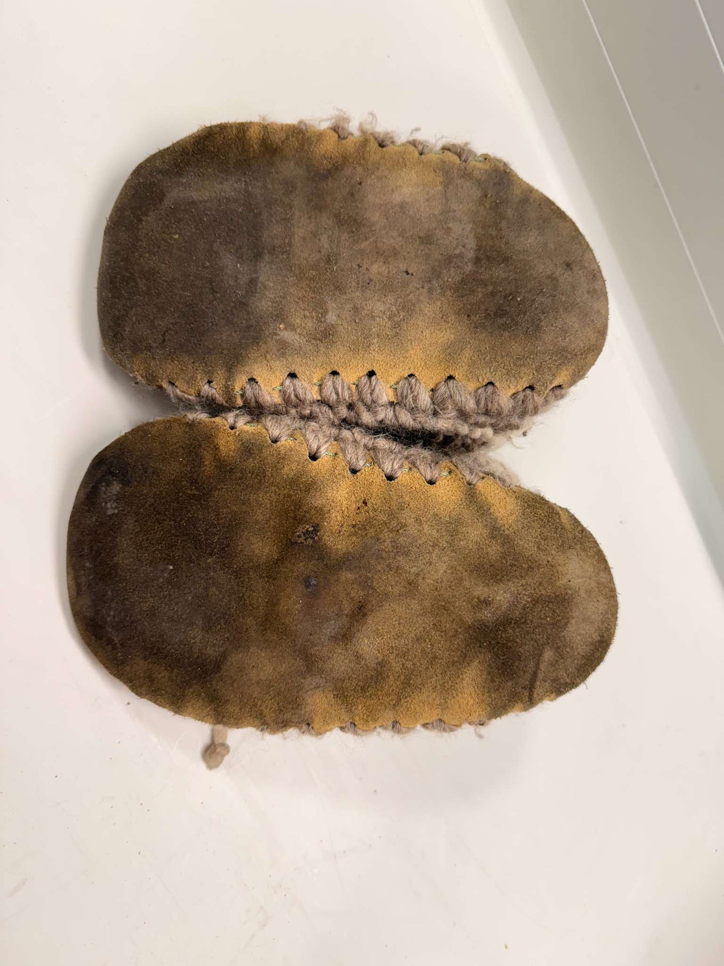 Padraig slippers size 10, Shoes 10 (Toddler:2-4yr)