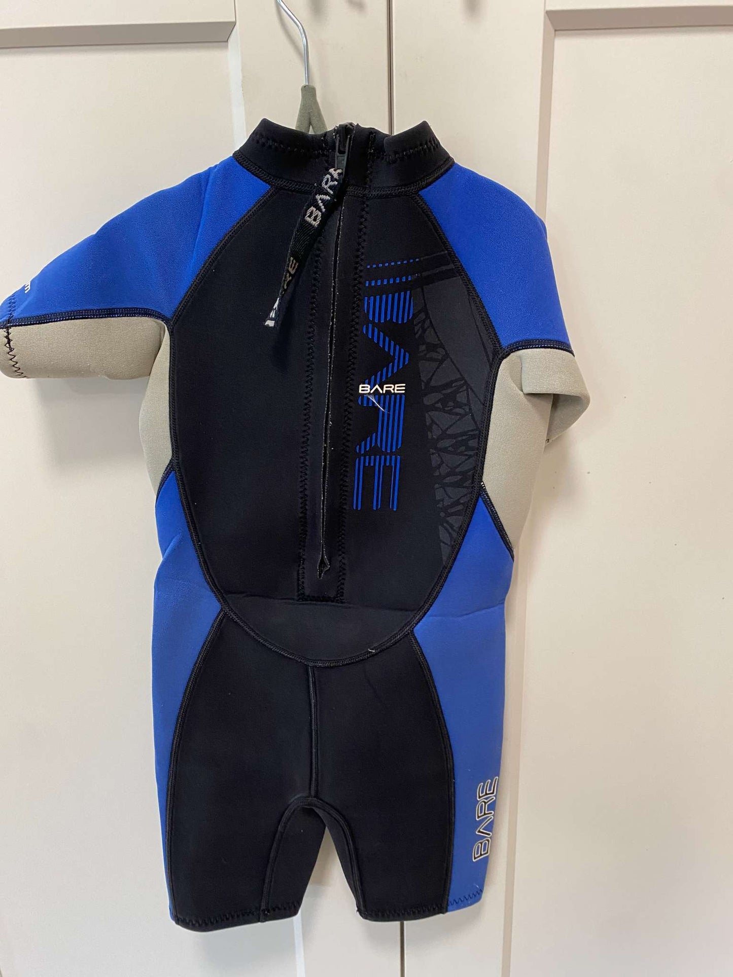 BARE Wetsuit. Retails ~$100, Kids 3T