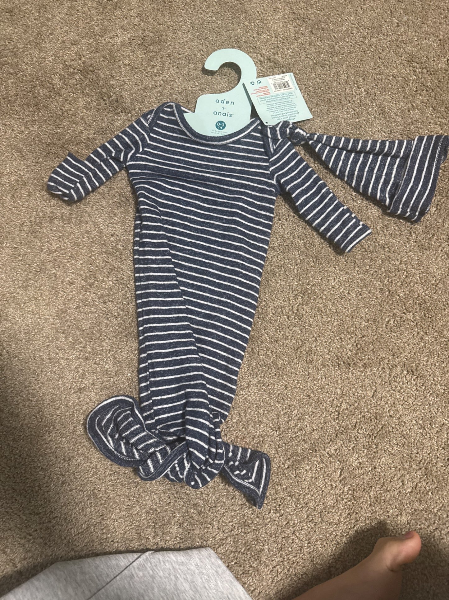 Aden & anais 0-3 months knotted gown and hat , Kids 3 Month (0-3M)