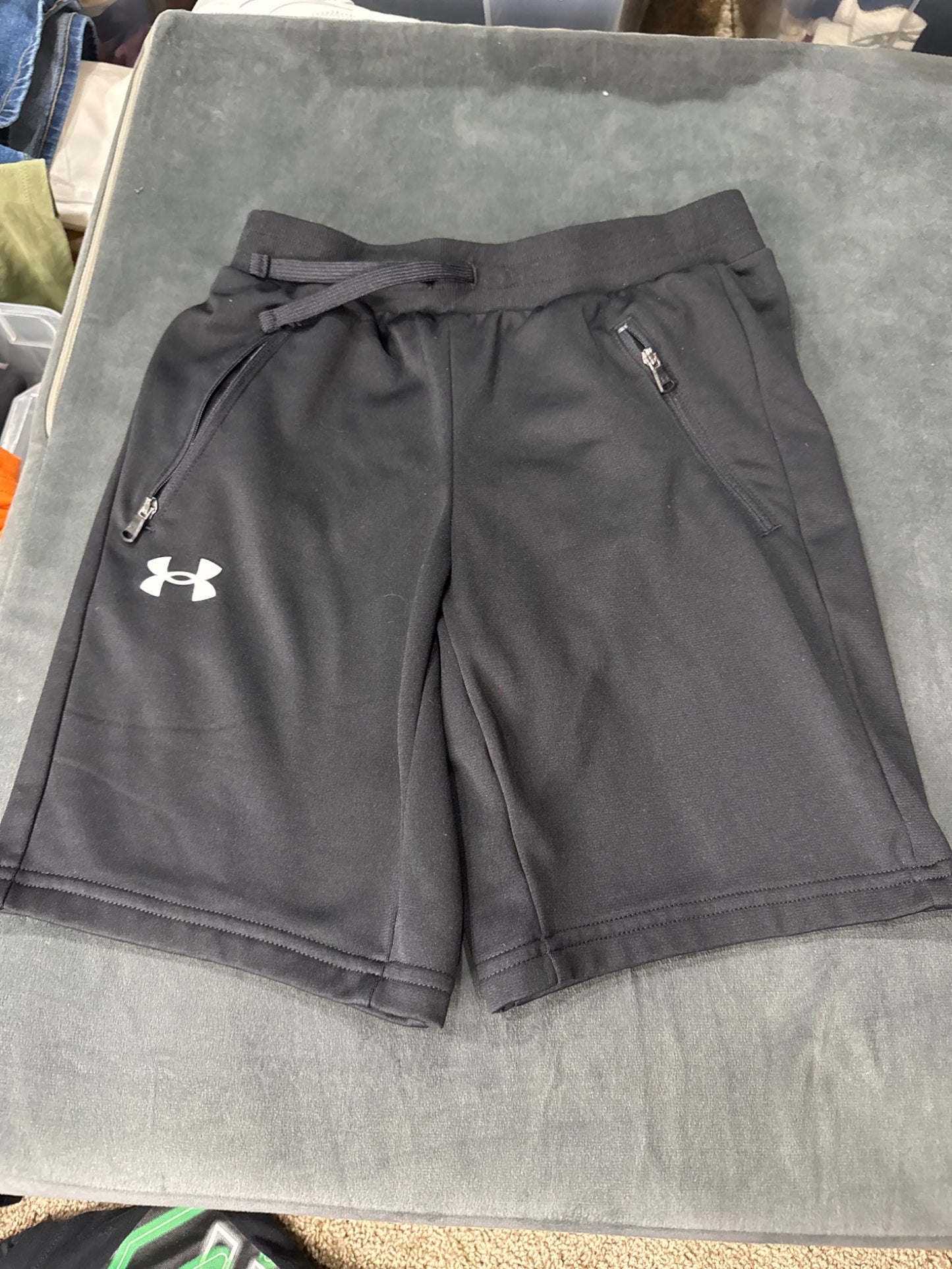 Under armour shorts med size 10