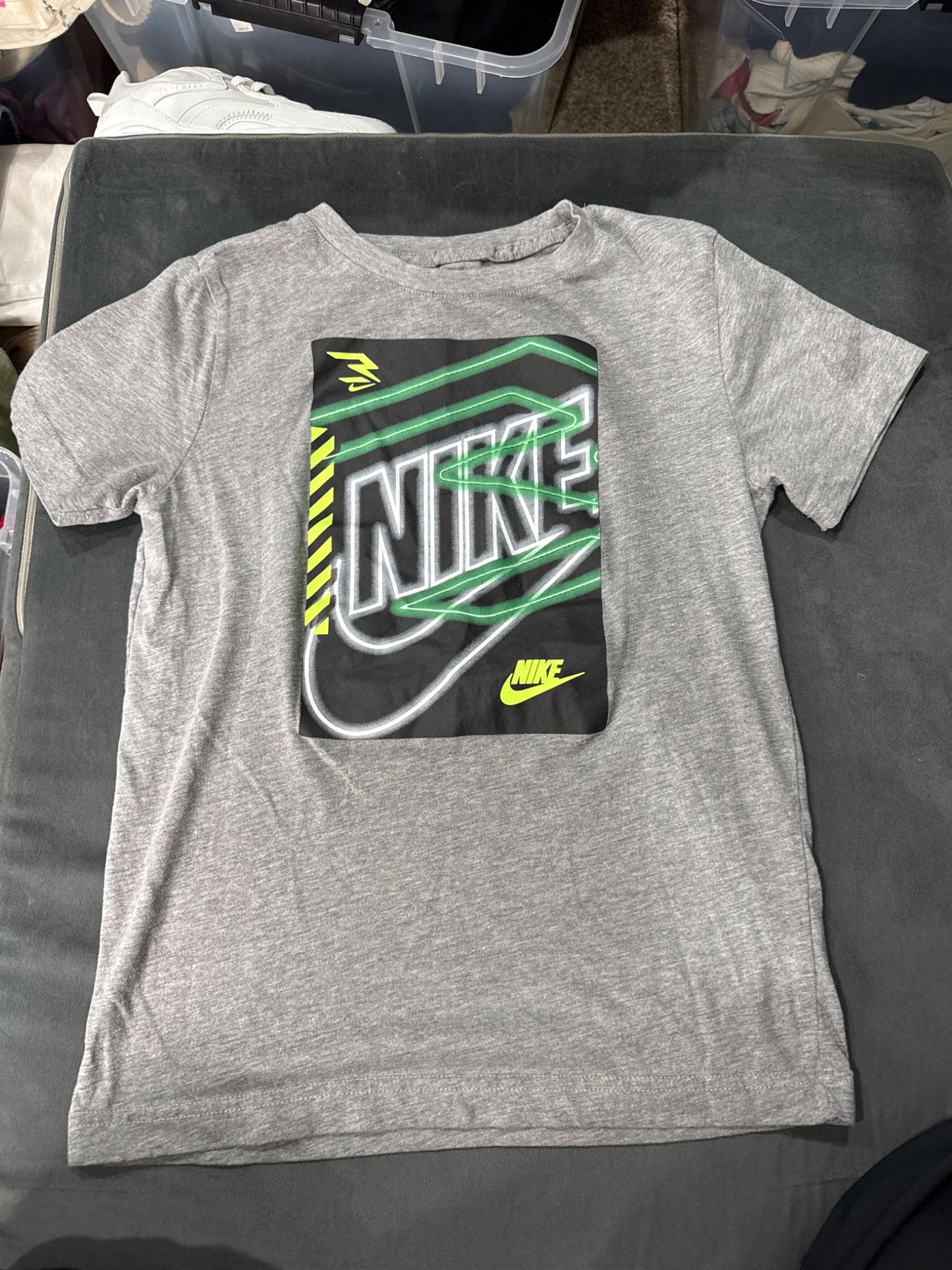 Size 10 to 12 Nike shirt, Kids 10