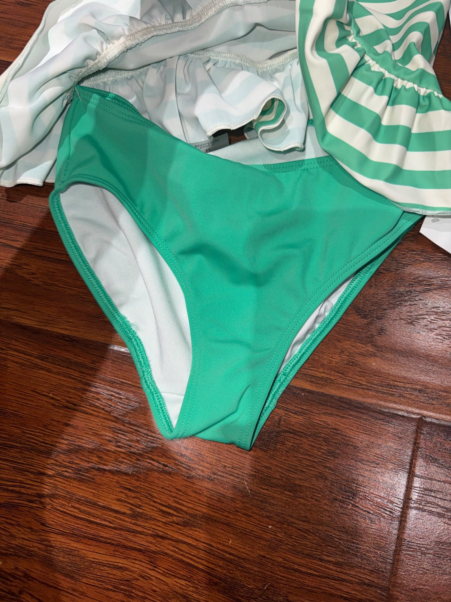Brand new size 5 bathing suit old navy , Kids 5/5T