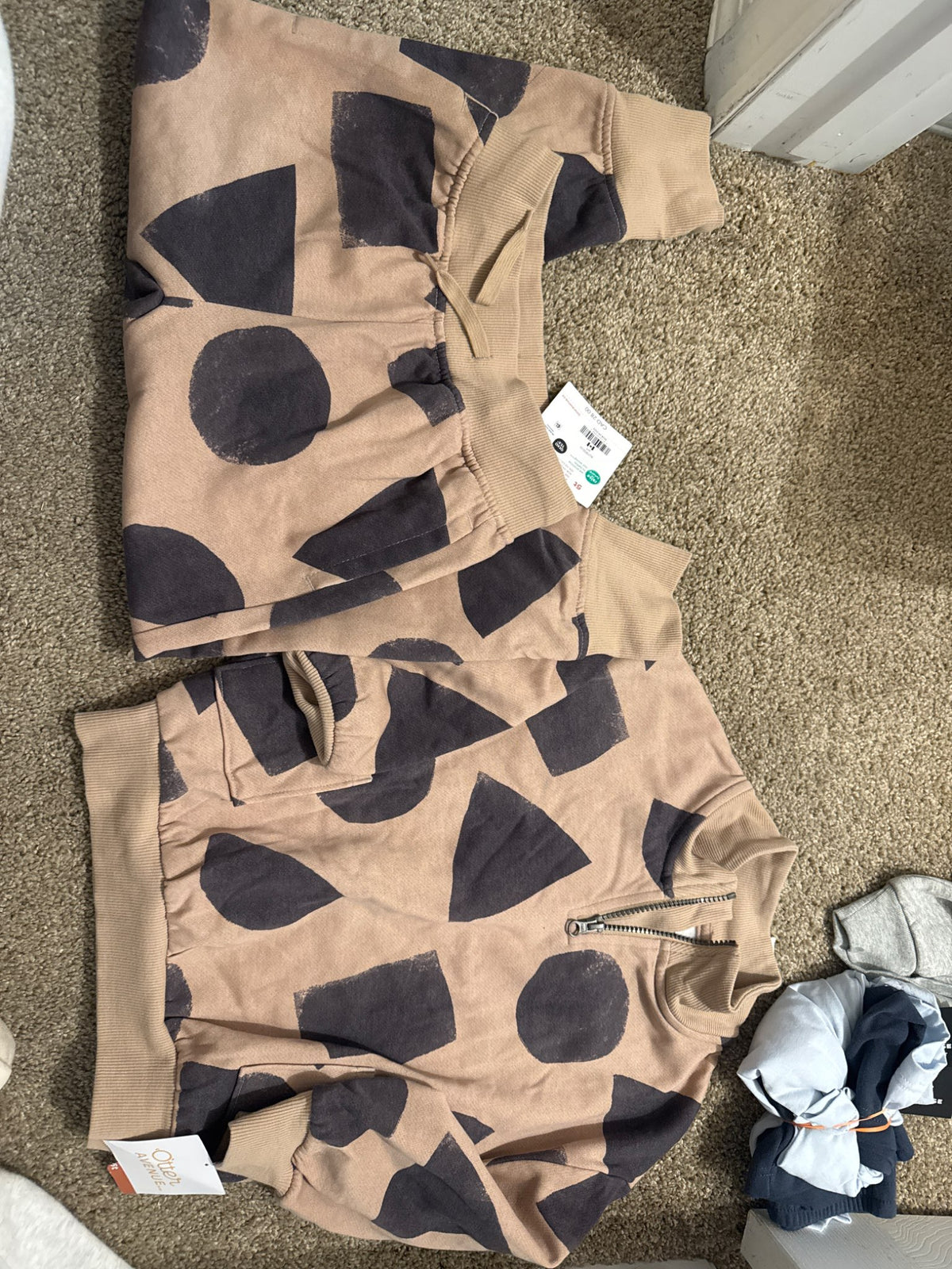 Brand new otter avenue sweatsuit size 5 , Kids 5/5T