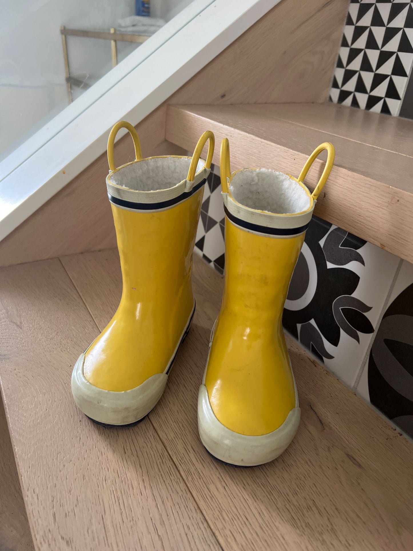 Fleece lined yellow rain boots 8C , Shoes 8 (Toddler:2-4yr)