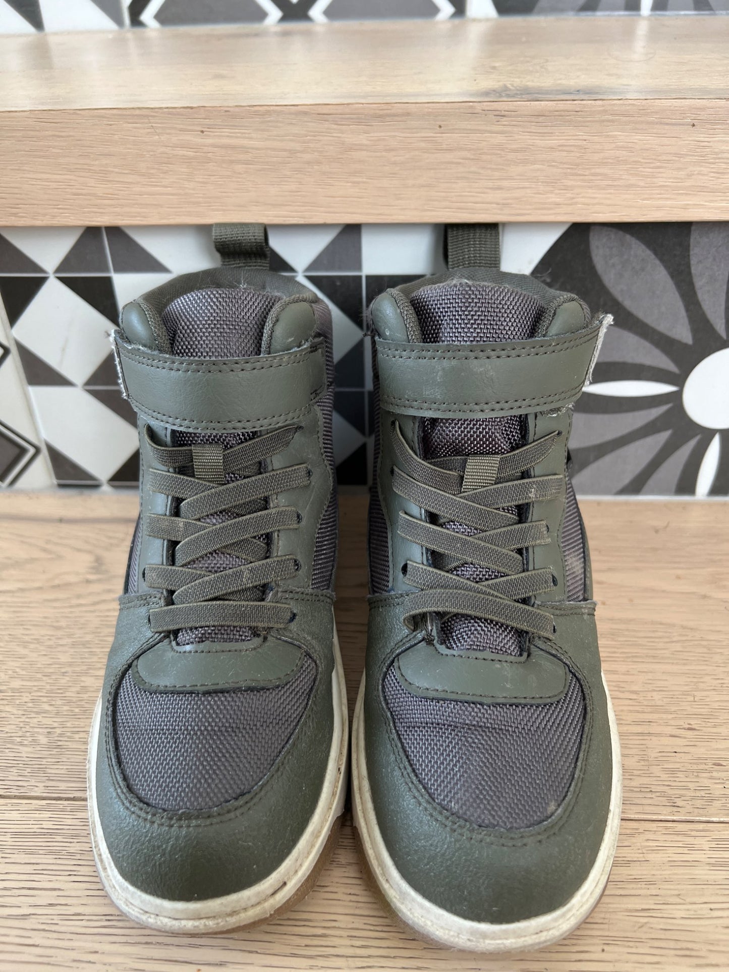 H&M waterproof boots US 1 kid MSRP 45$ , Shoes 1 (Kids:4-8yr)