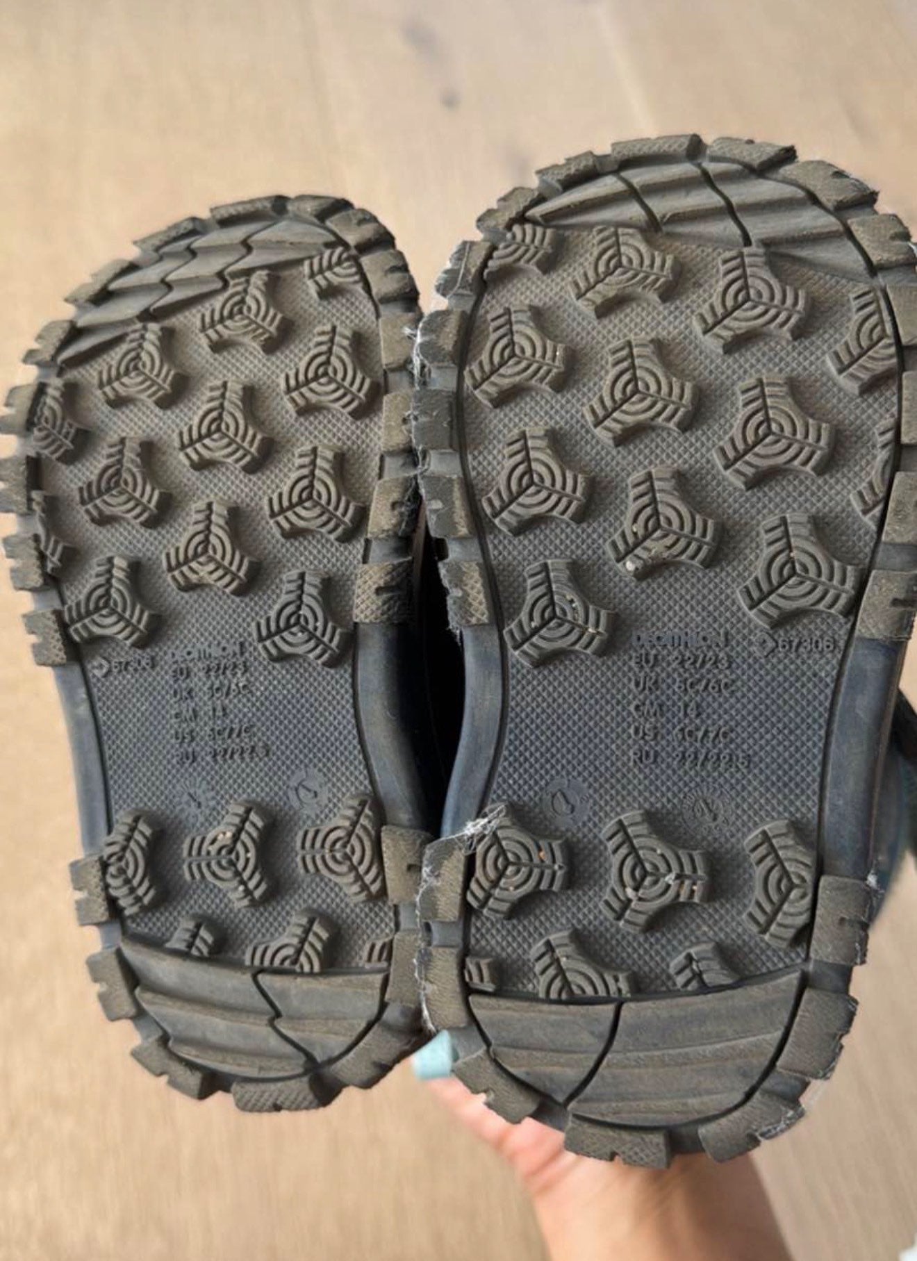 Decathlon snow boots 5-6C, Shoes 6 (Walkers:12-24 mth)