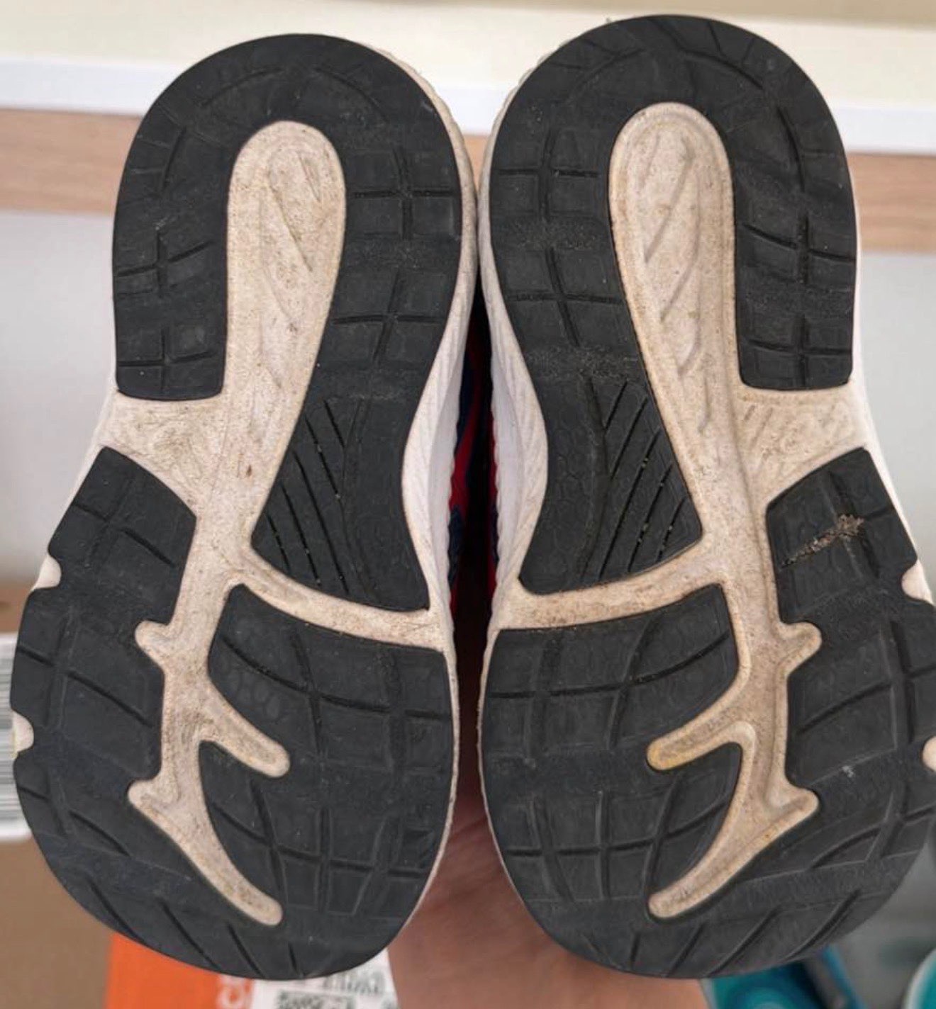 ASICS runners 7T, Shoes 7 (Walkers:12-24 mth)