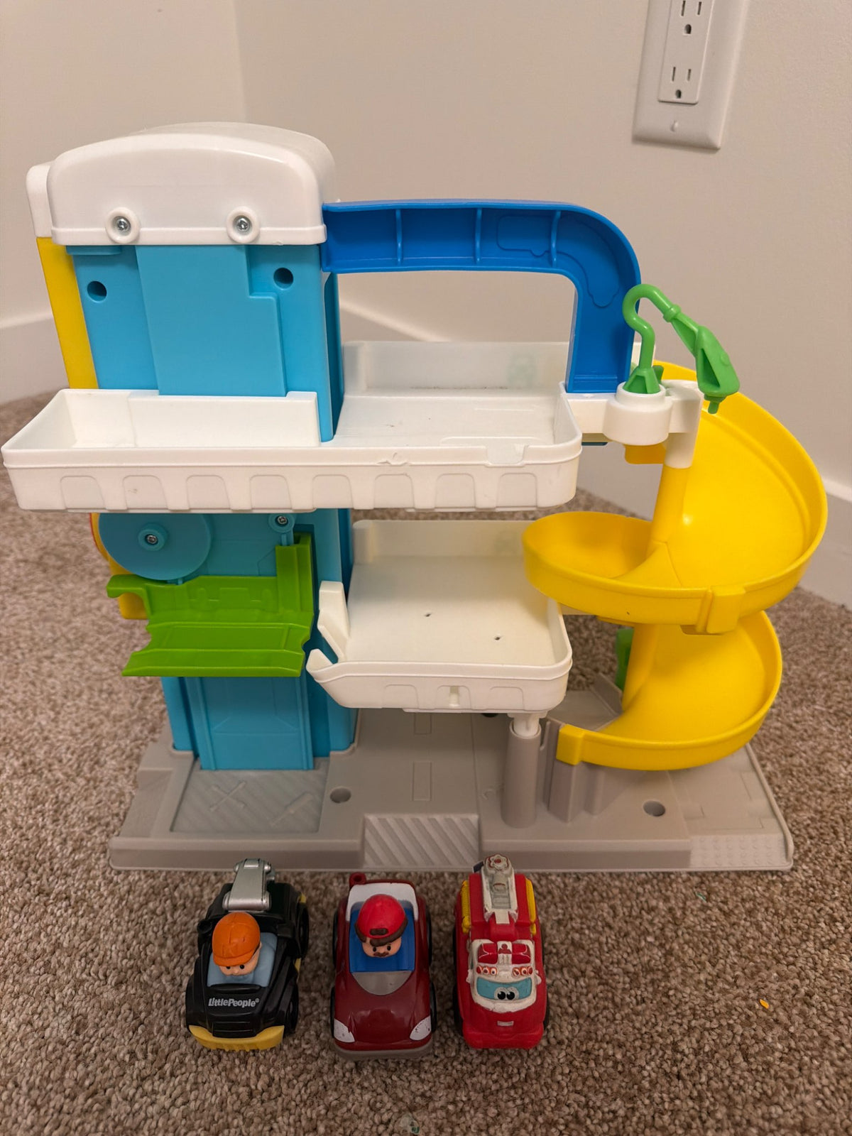 Little people car ramp with cars