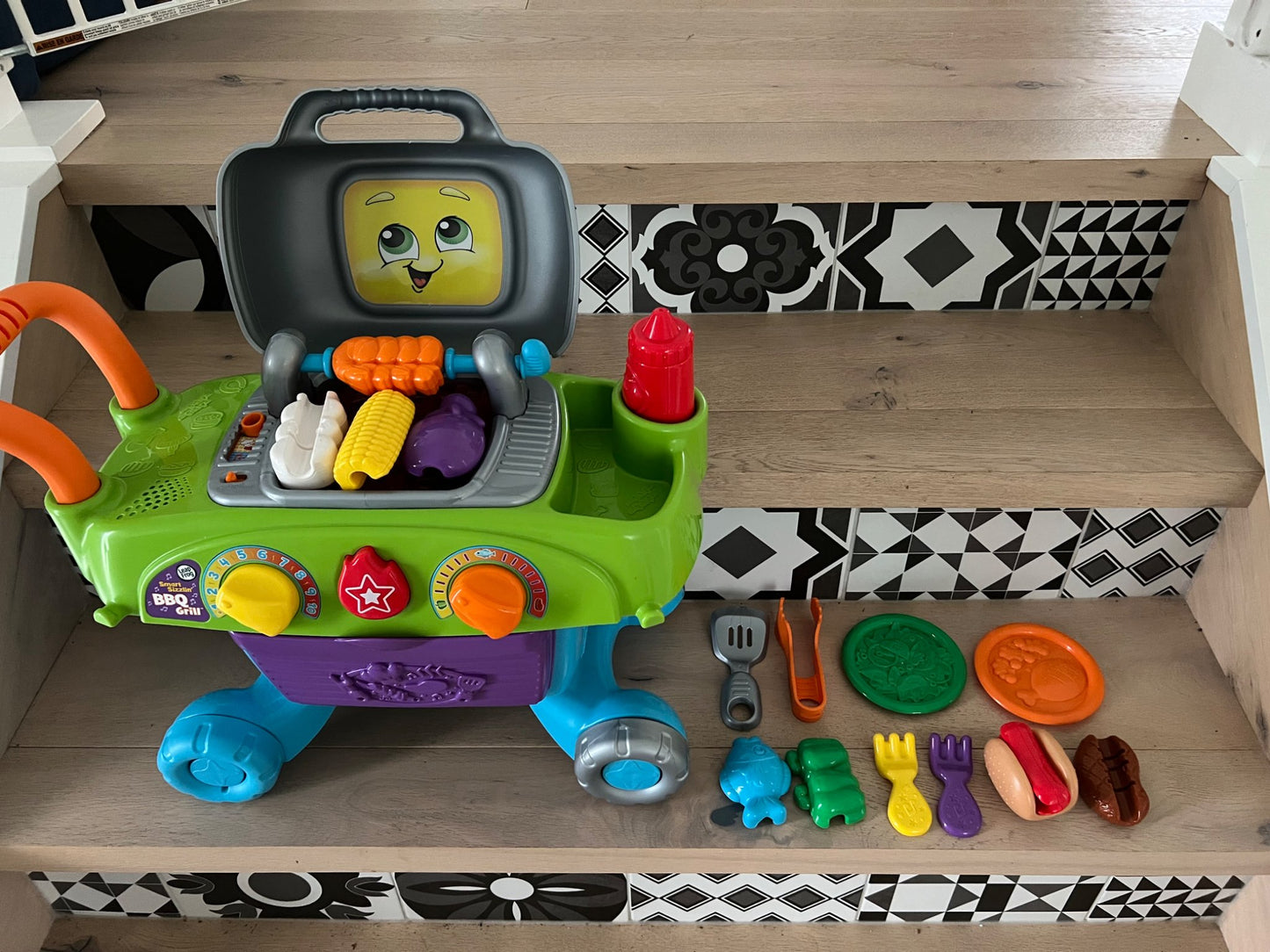 Leapfrog smart sizzlin’ barbecue grill toy