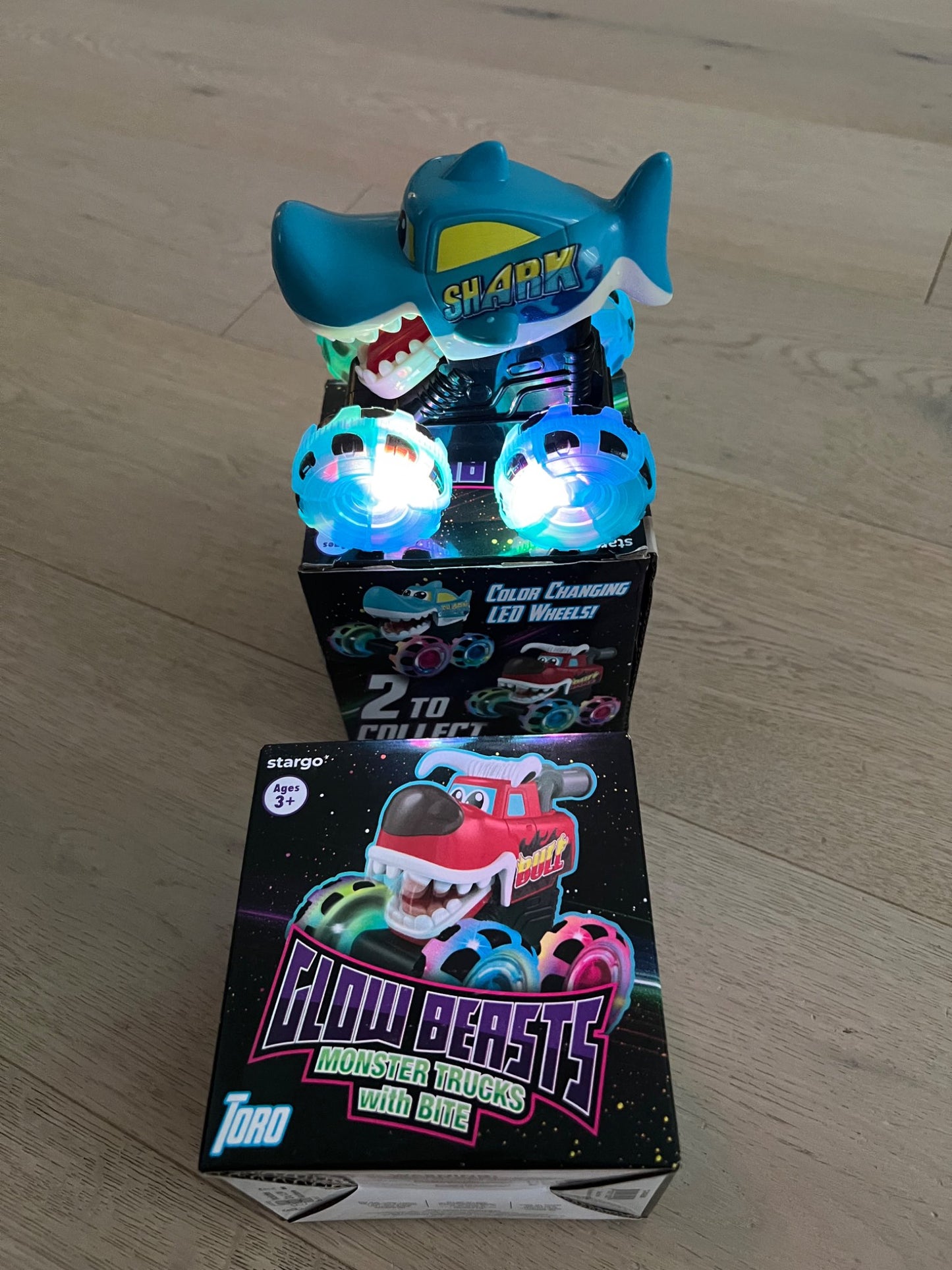 Glow Beasts Monster Truck with Bite