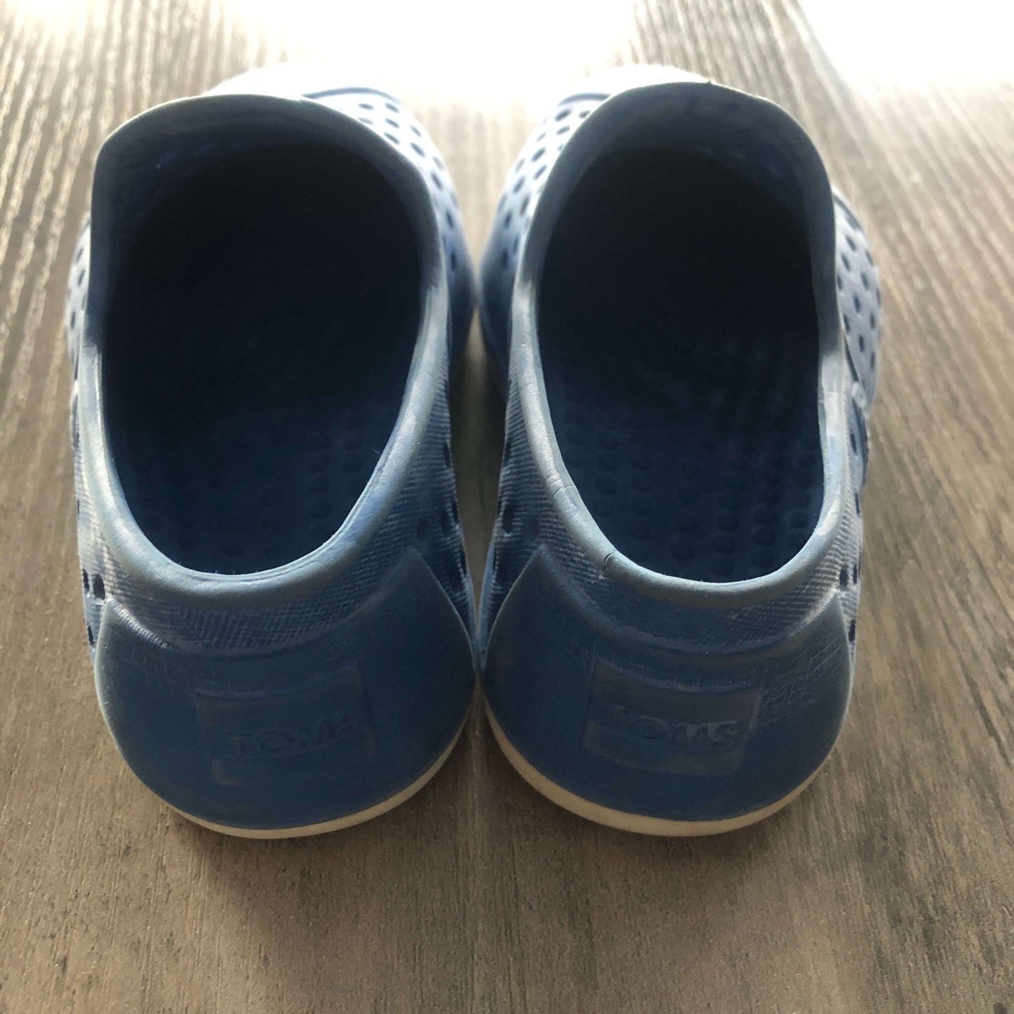 TOMS “crocs”, Shoes 6 (Walkers:12-24 mth)