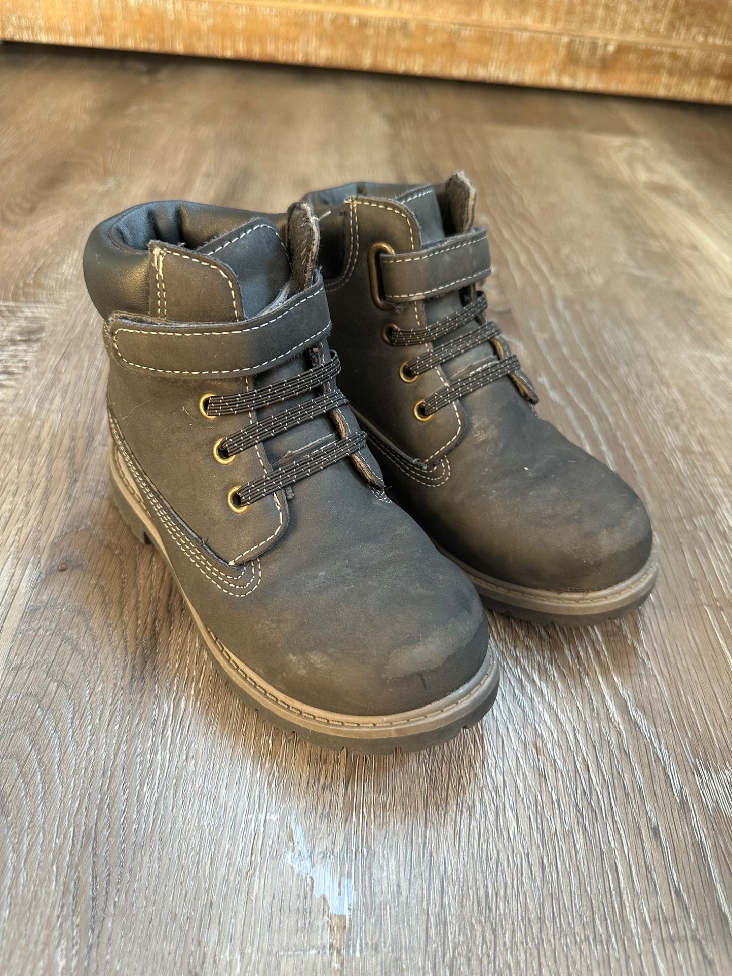High-top boots, Charcoal, size 10 VGUC , Shoes 10 (Toddler:2-4yr)