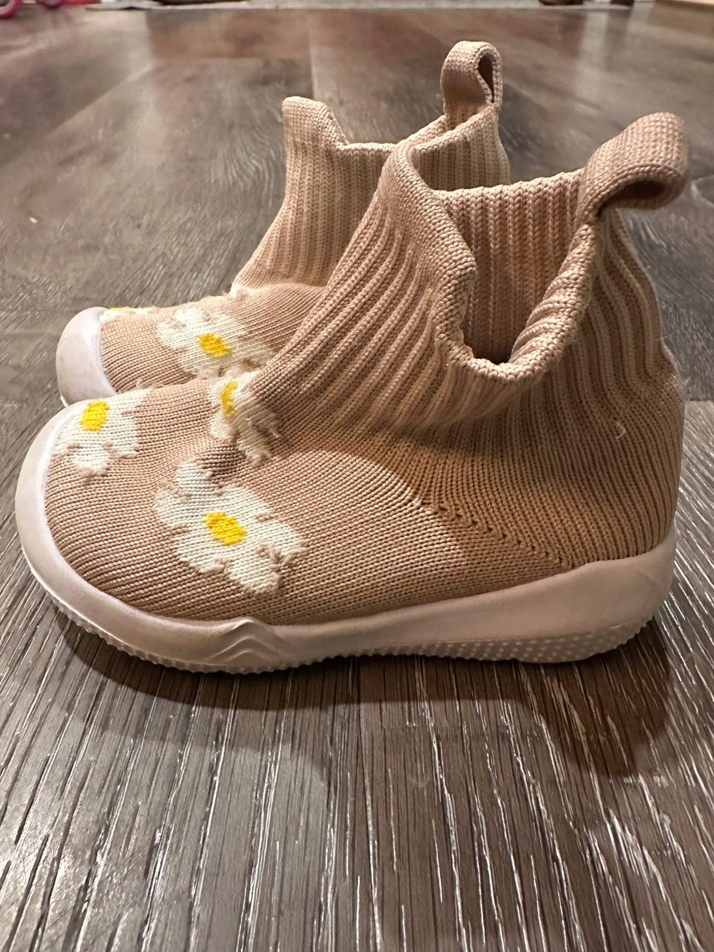 Slip on Shoes, easy on and off, Size 7C, VGUC, Shoes 7 (Walkers:12-24 mth)