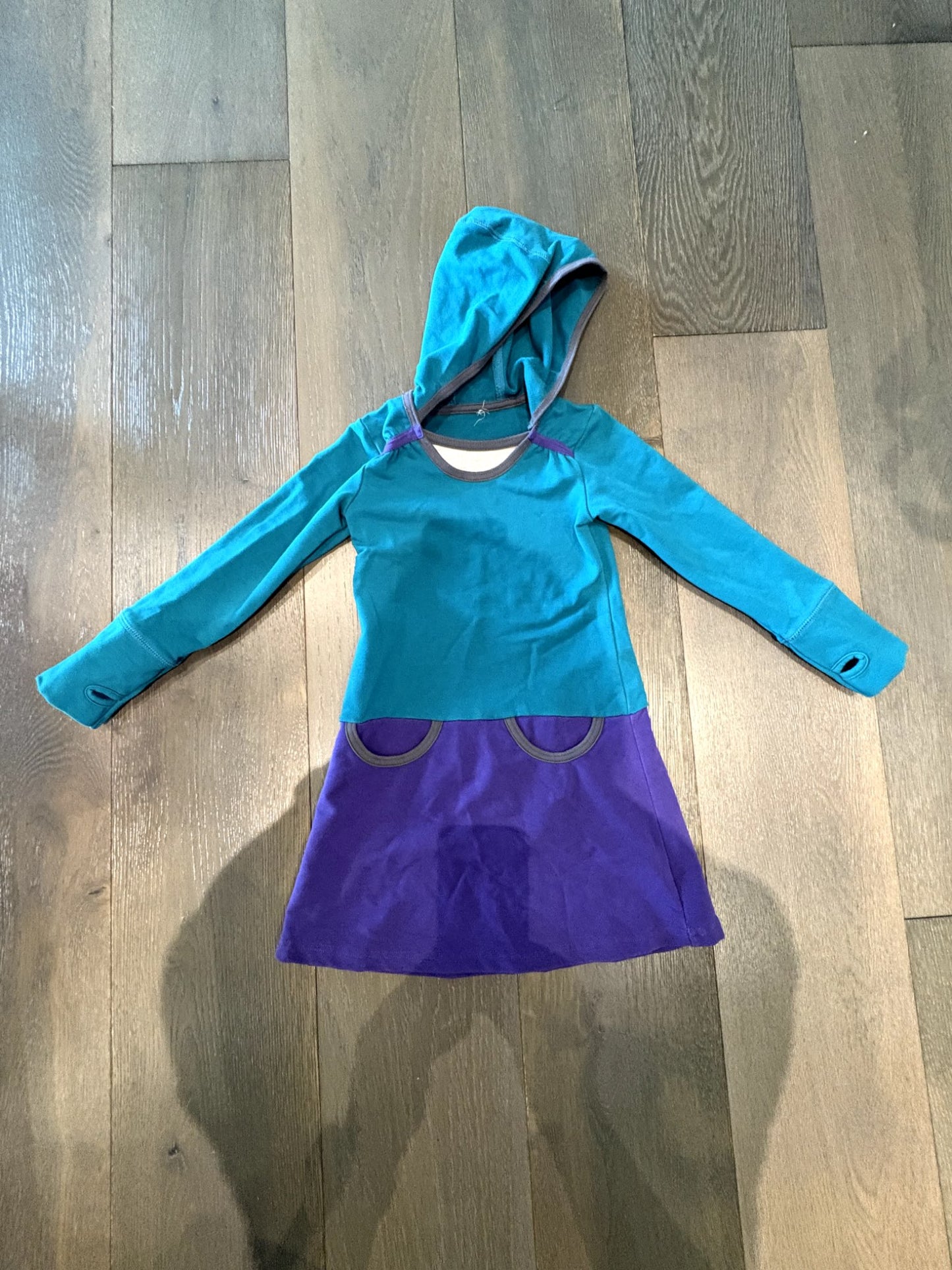 EUC Peekaboo Beans "Picture Perfect" Dress Size 4, Kids 4/4T