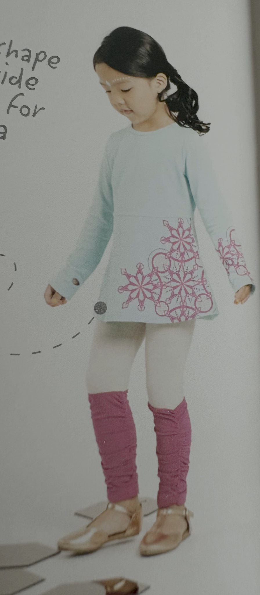VGUC Peekaboo Beans "Wonderland Tee" Size 2, Kids 2T
