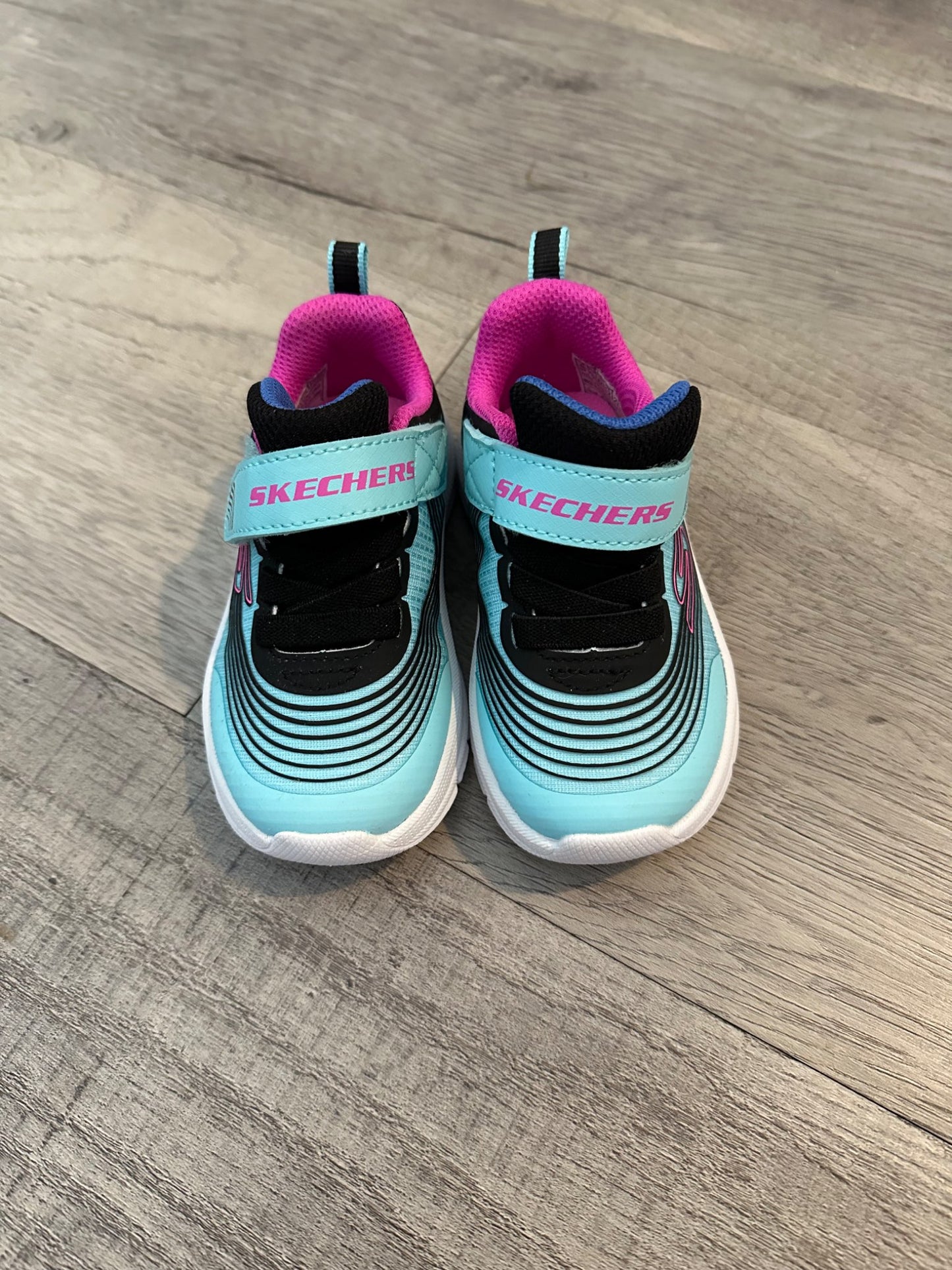 Sketchers Runners, Blue, Size 6, Toddler Girls, never worn, Shoes 6 (Walkers:12-24 mth)