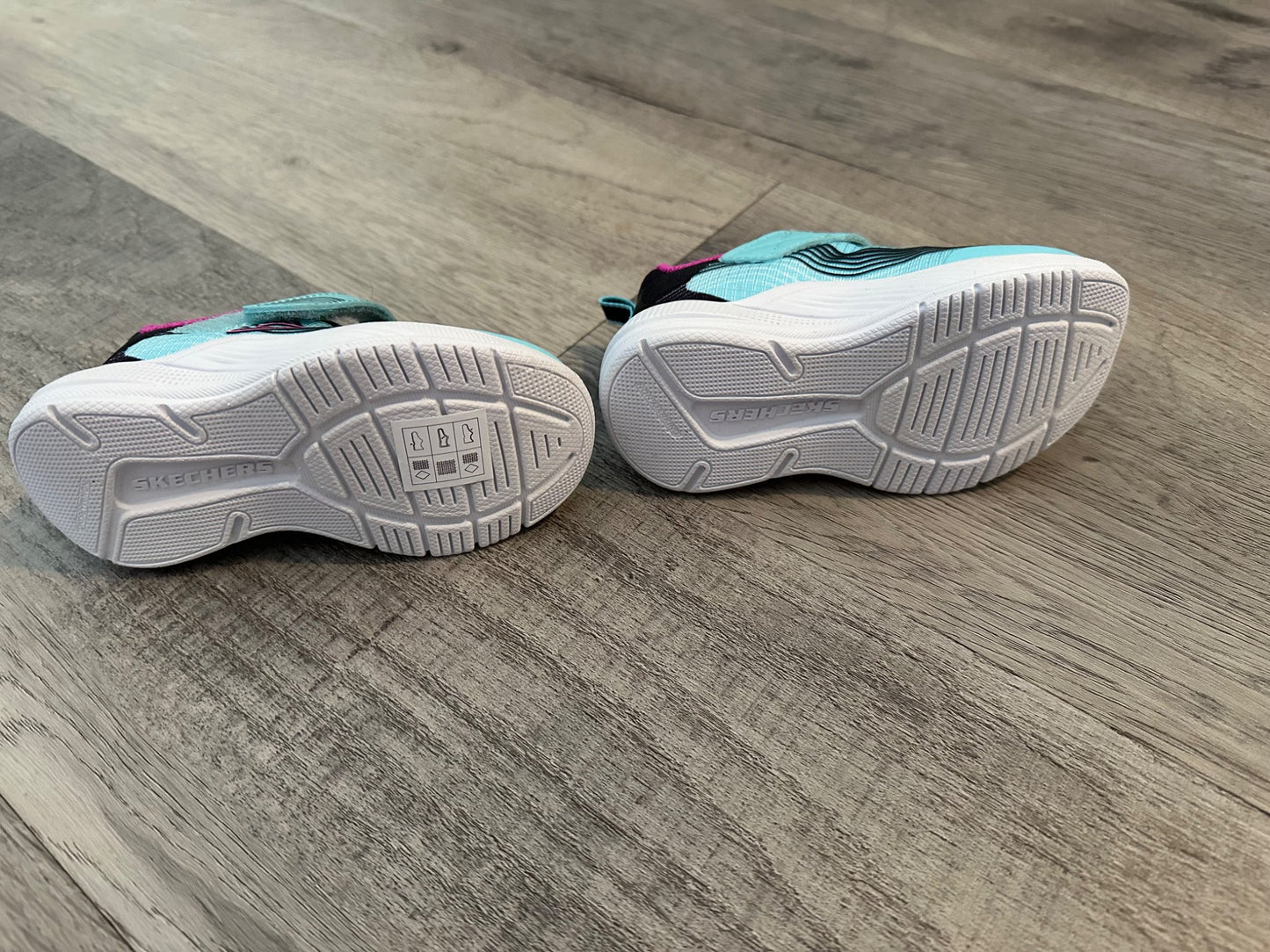 Sketchers Runners, Blue, Size 6, Toddler Girls, never worn, Shoes 6 (Walkers:12-24 mth)