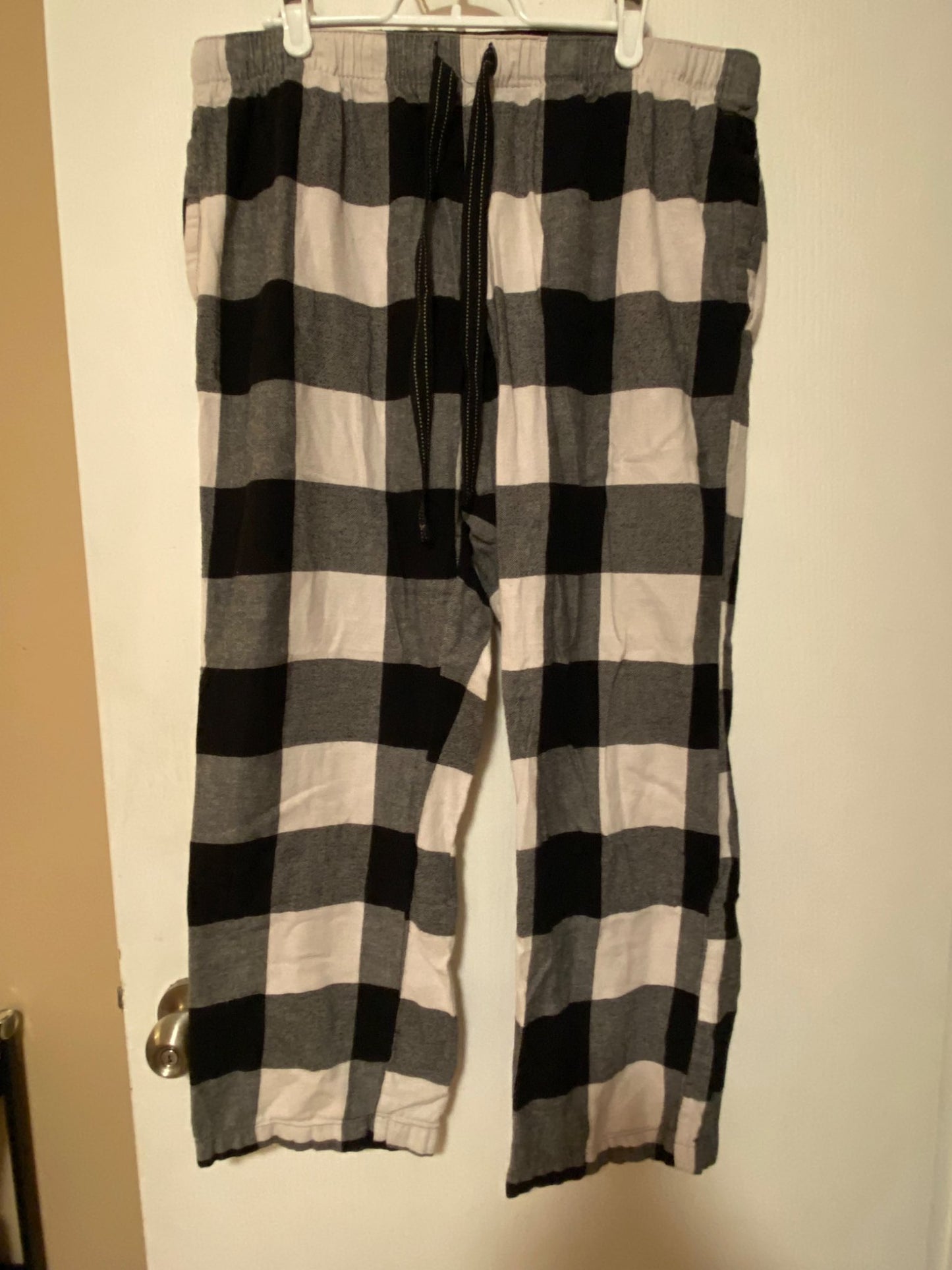 Maternity pajama bottom plaid size L, Maternity L (12-14)