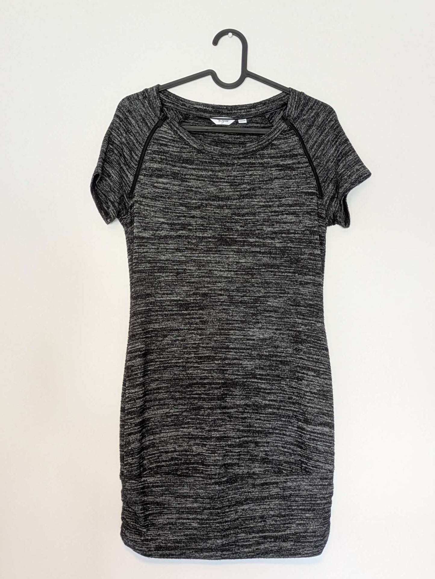 Cute maternity dress to show off that bump! Size XXS, Maternity XS (0-2)