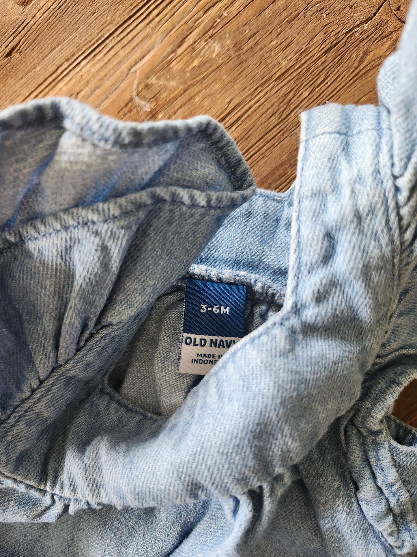 Old Navy denim romper, 3-6M, EUC, Kids 6 Month (3-6M)