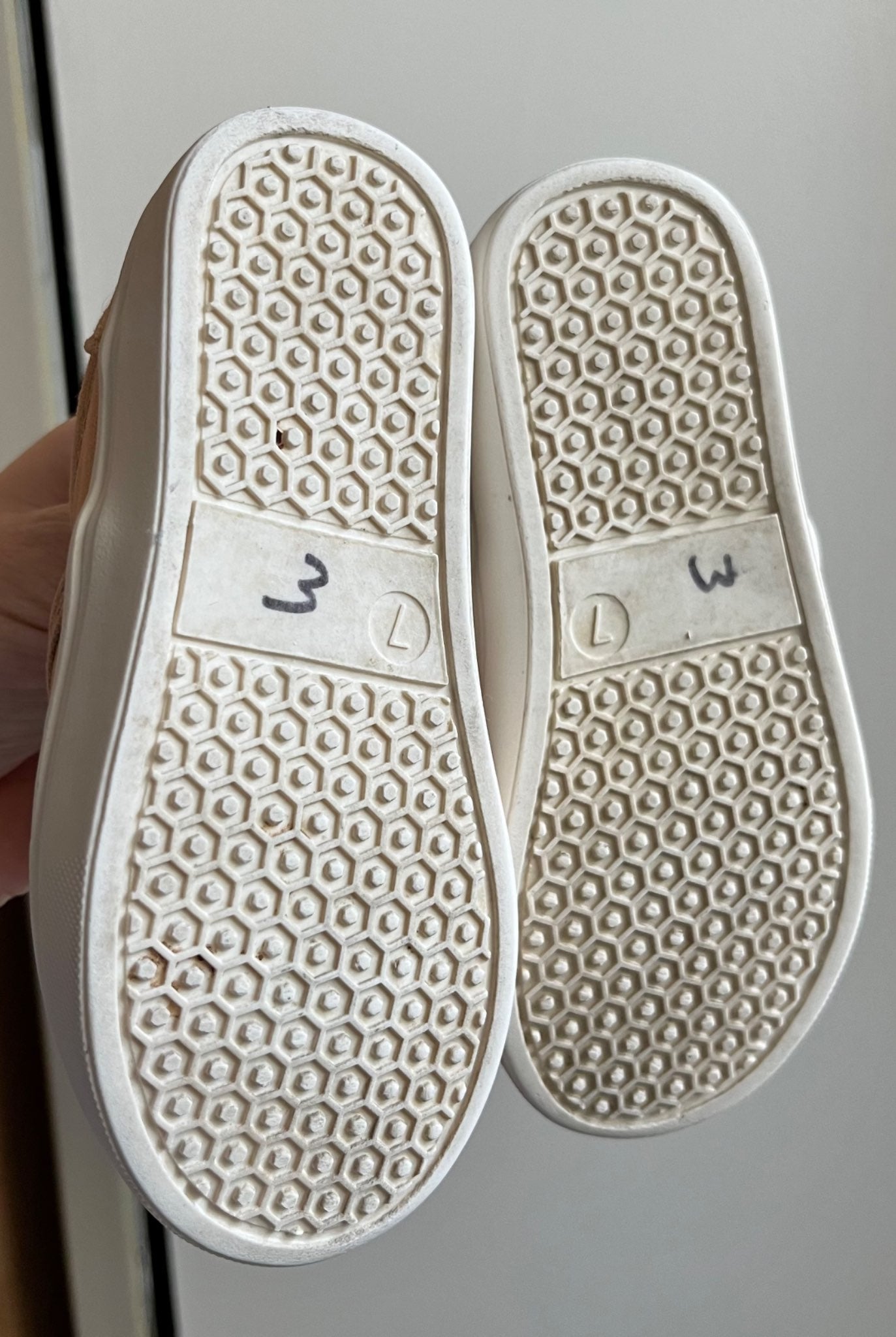 Baby Gap Slip On Shoes Toddler size 7 fit small, Shoes 7 (Walkers:12-24 mth)