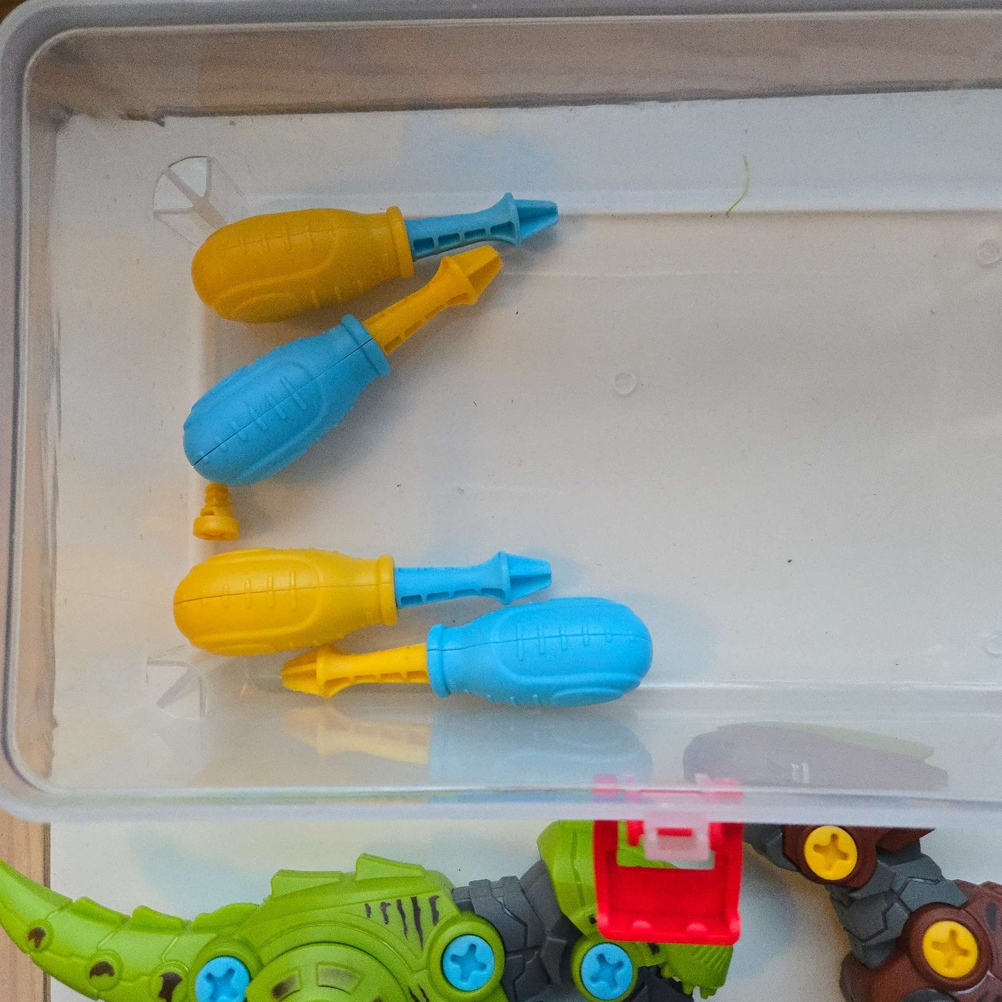 Dinosaur building set (4 dinosaurs with screwdrivers)