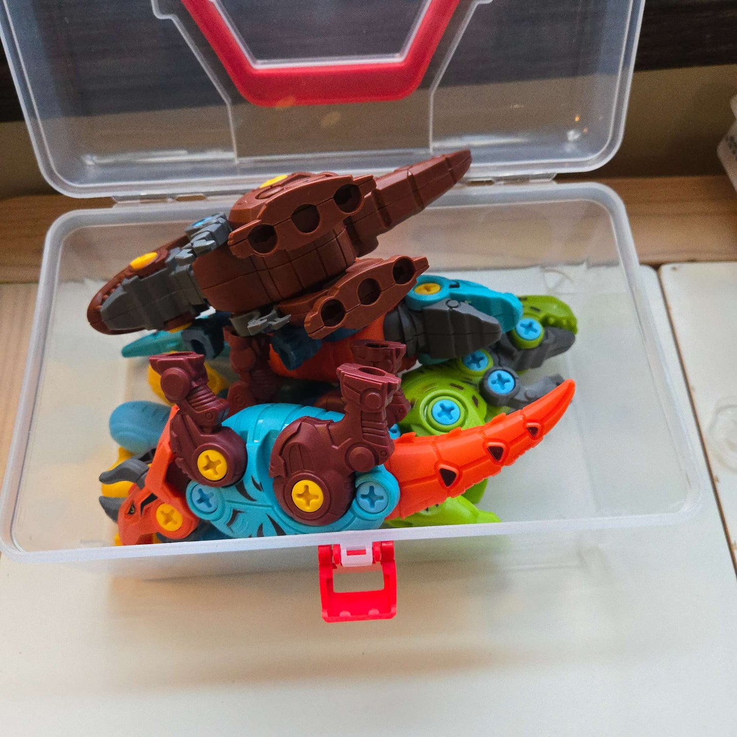 Dinosaur building set (4 dinosaurs with screwdrivers)