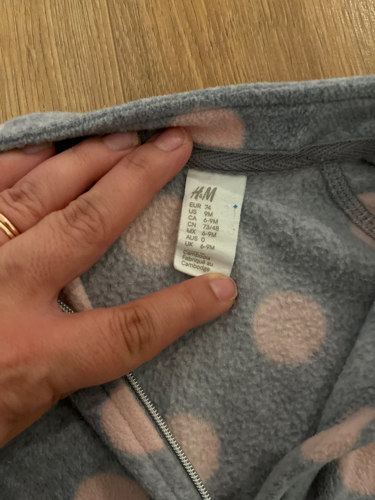 H&M Zip Up Sweater, Kids 9 Month (6-9M)