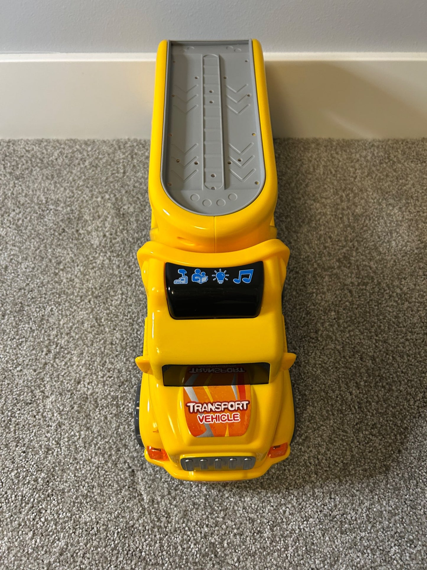 Car transporter truck