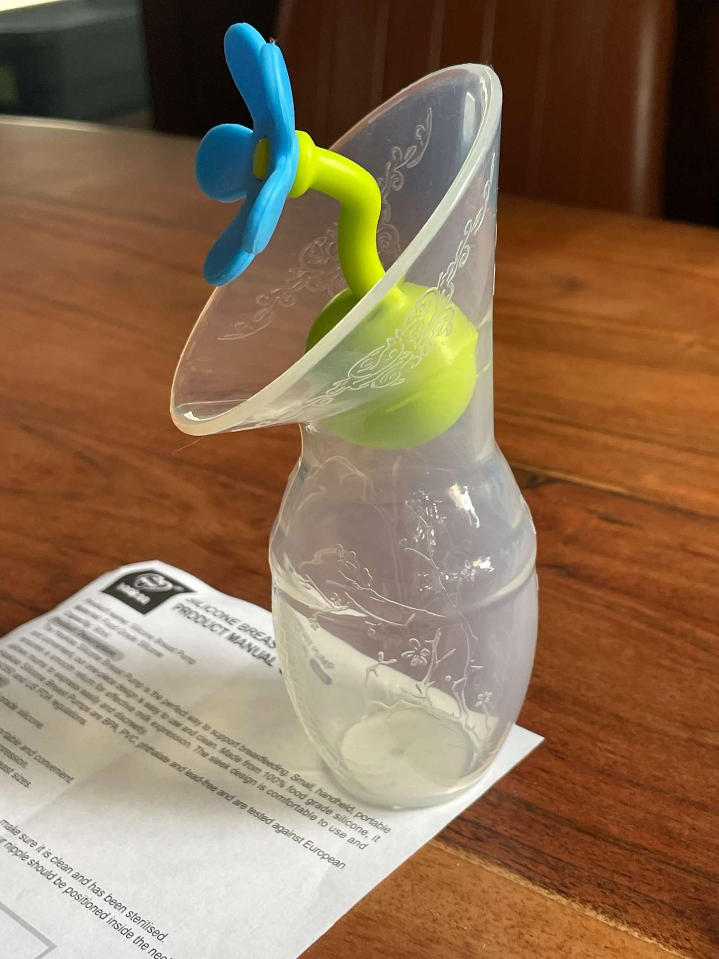 Haakaa Manual Breast Pump (4oz) w/ Flower Stopper